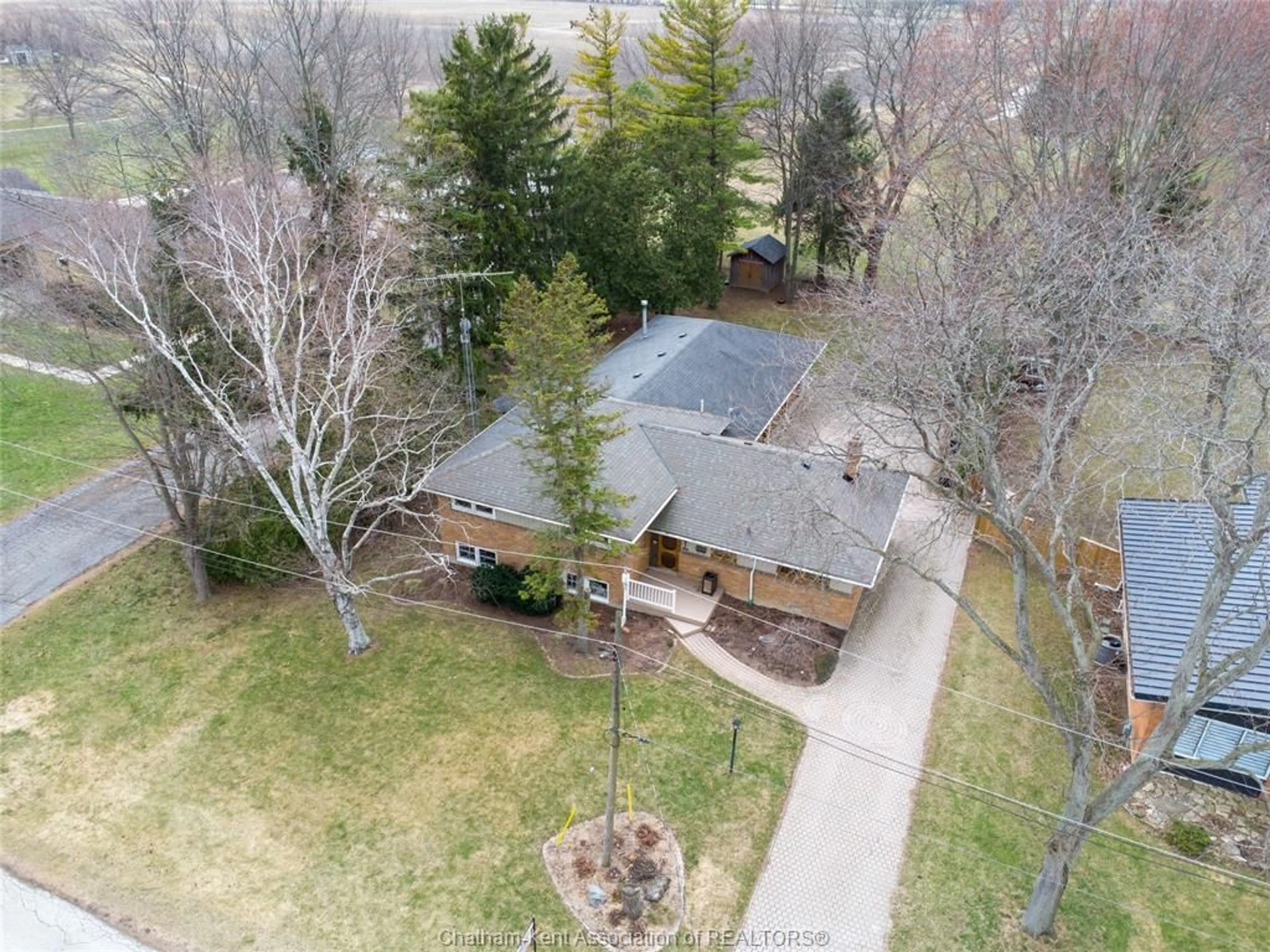 A pic from outside/outdoor area/front of a property/back of a property/a pic from drone, unknown for 15 Detroit Dr, Chatham Ontario N7M 2M2