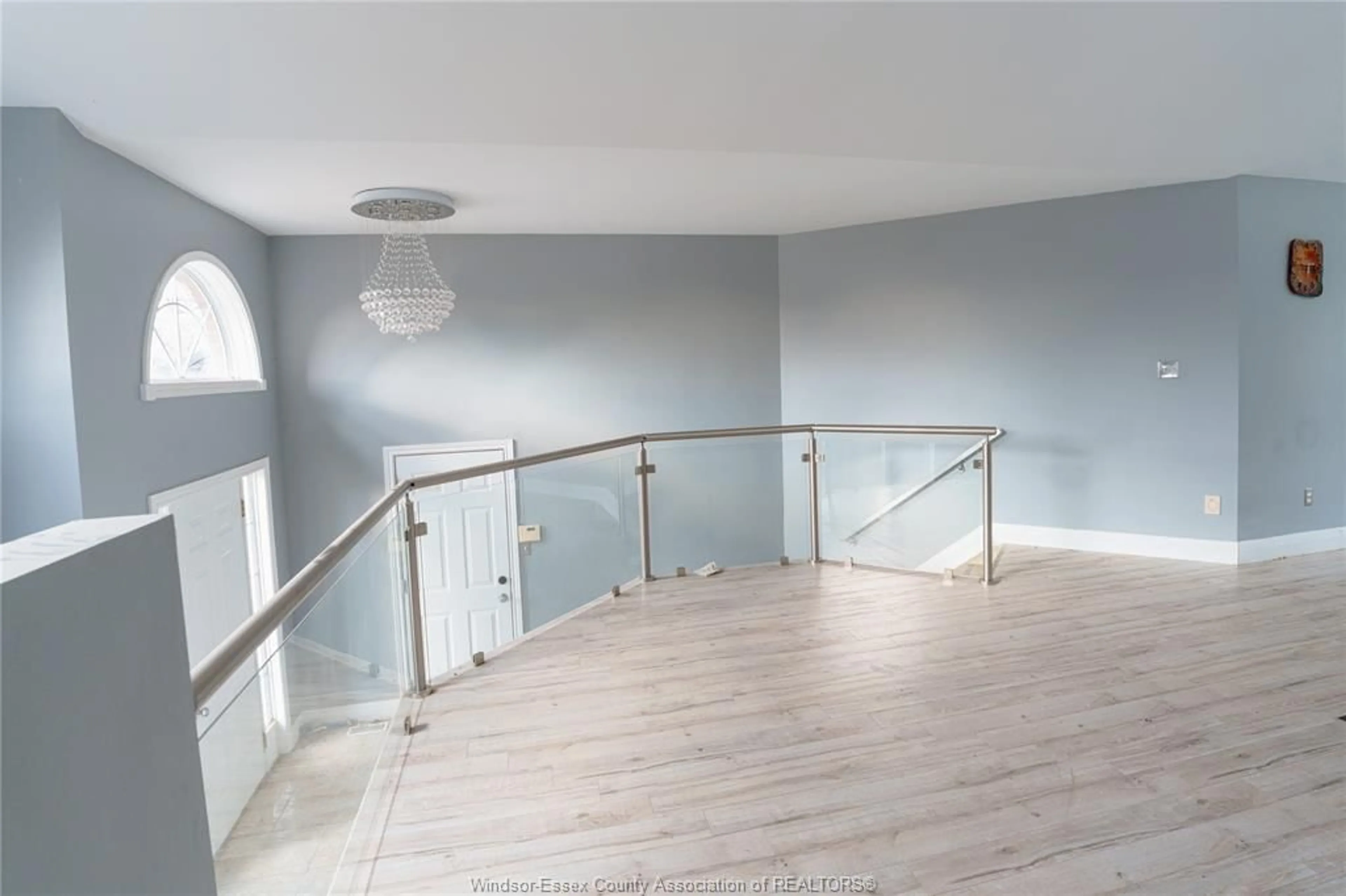 Indoor foyer for 409 RENE Dr, LaSalle Ontario N9J 3R2