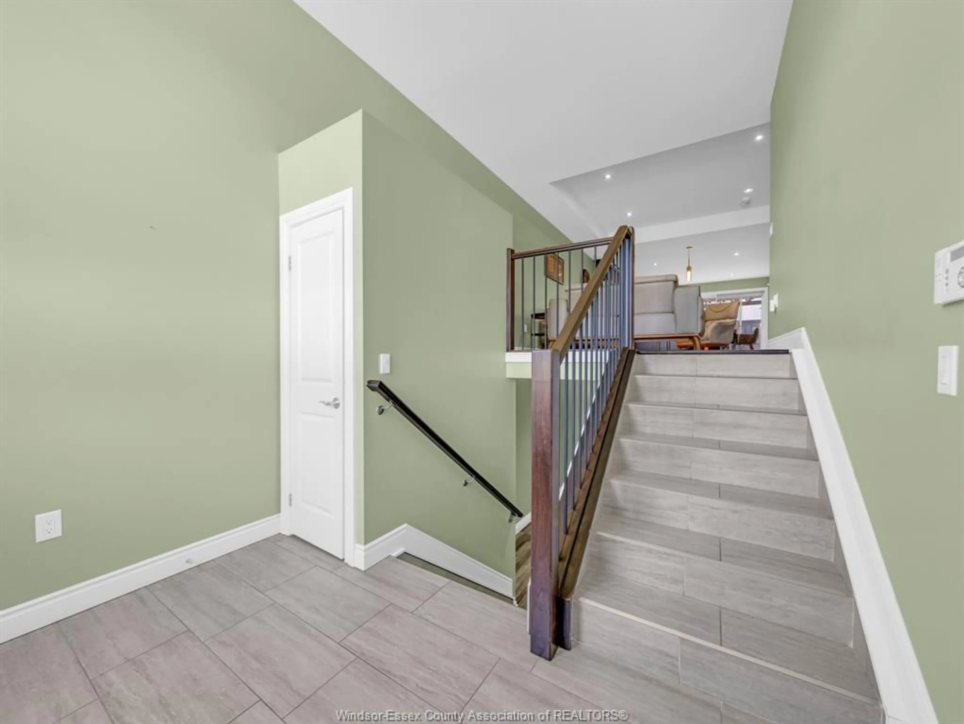 Unknown for 11945 MAITLAND Ave, Windsor Ontario N8P 0B9