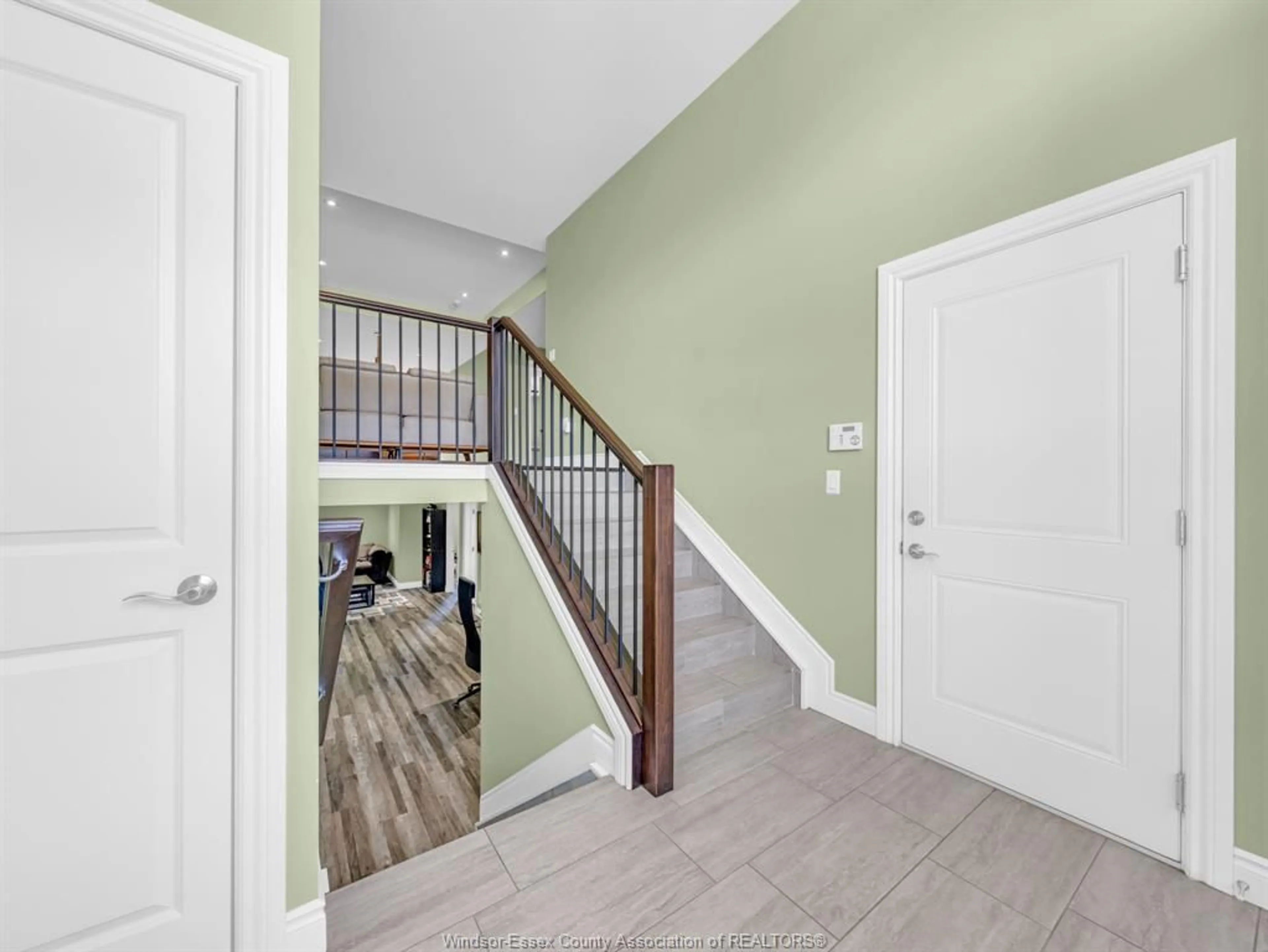 Indoor entryway for 11945 MAITLAND Ave, Windsor Ontario N8P 0B9