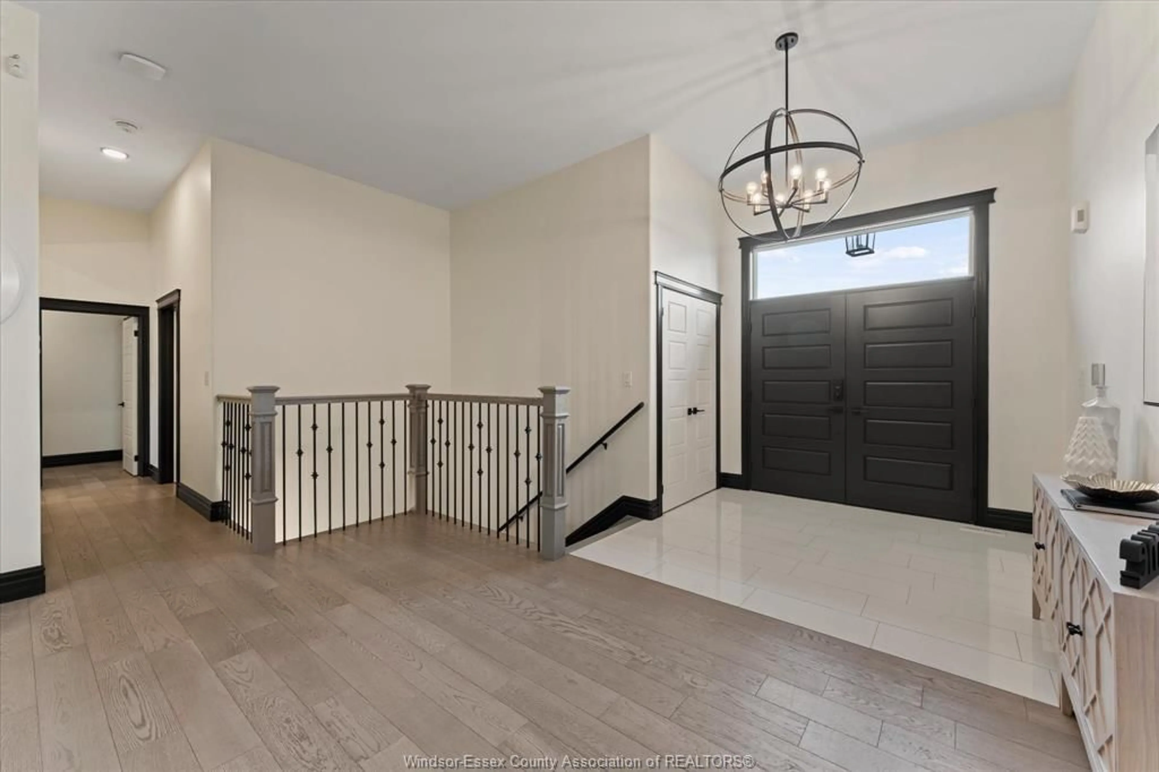 Indoor entryway for 227 MEADOWVIEW, Amherstburg Ontario N9V 2Y9