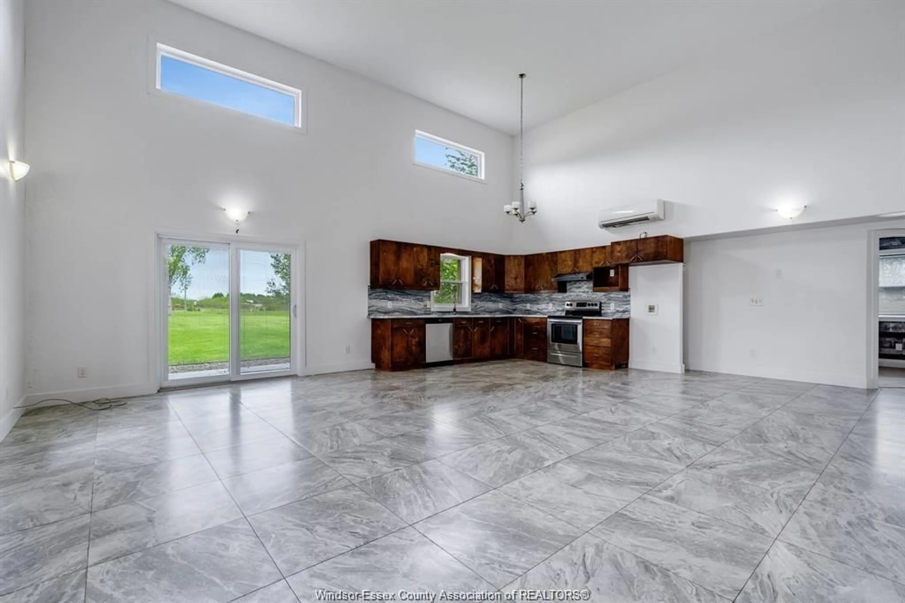 Open concept kitchen, ceramic/tile floor for 2110 DEER RUN Rd, Leamington Ontario N8H 3V7