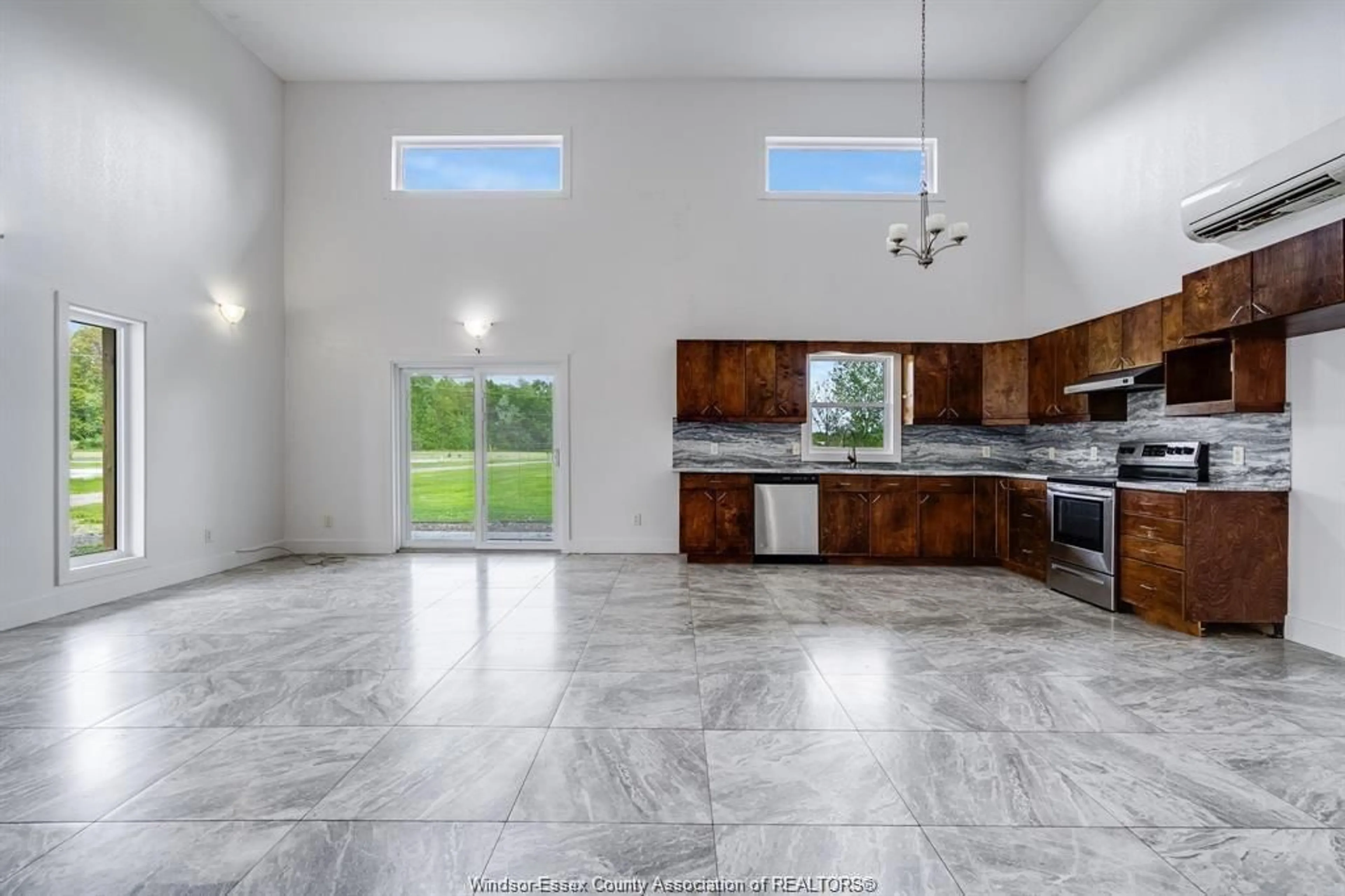 Open concept kitchen, ceramic/tile floor for 2110 DEER RUN Rd, Leamington Ontario N8H 3V7