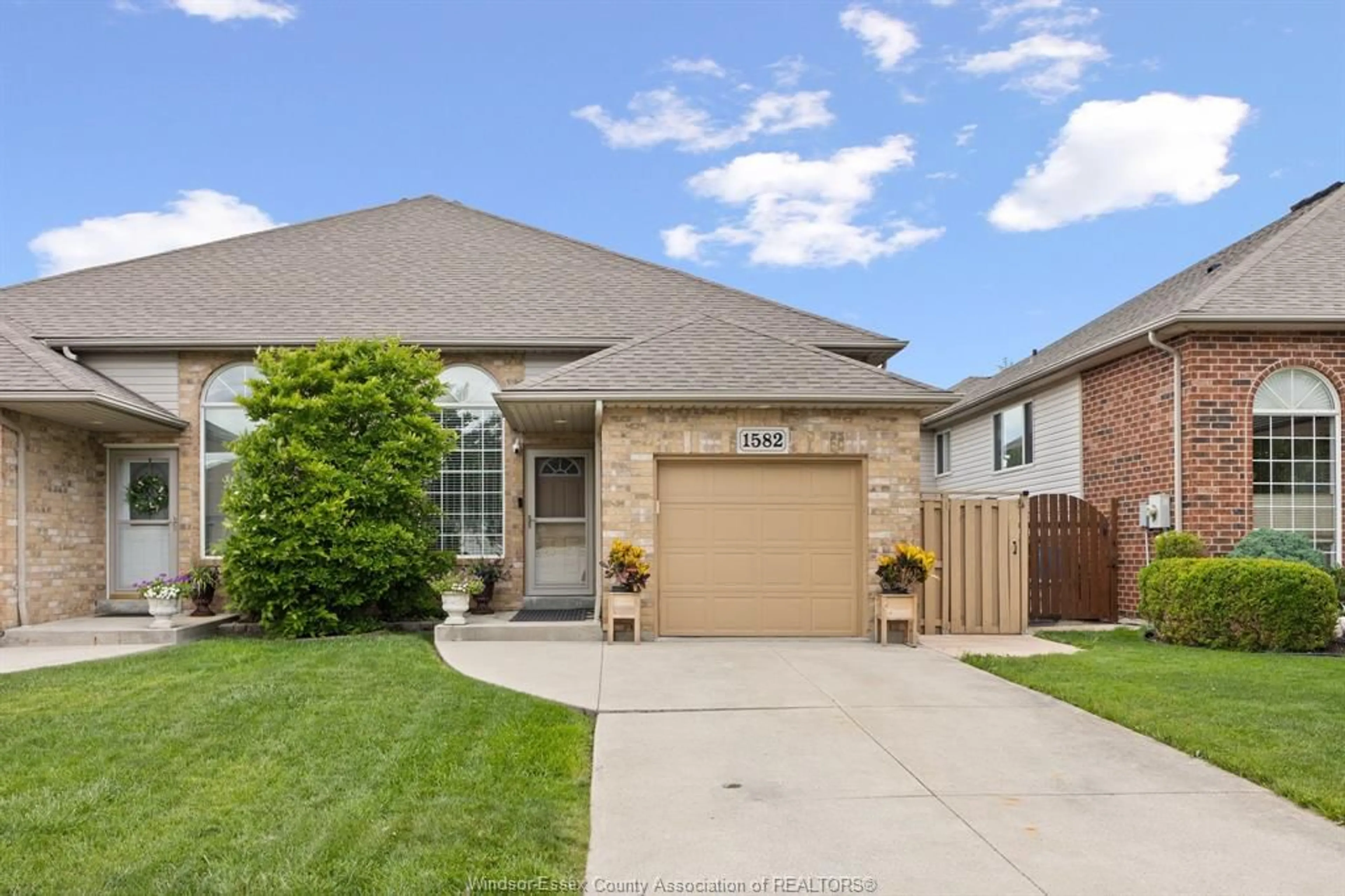 Home with brick exterior material, street for 1582 HEATHERGLEN, Tecumseh Ontario N8N 5B4