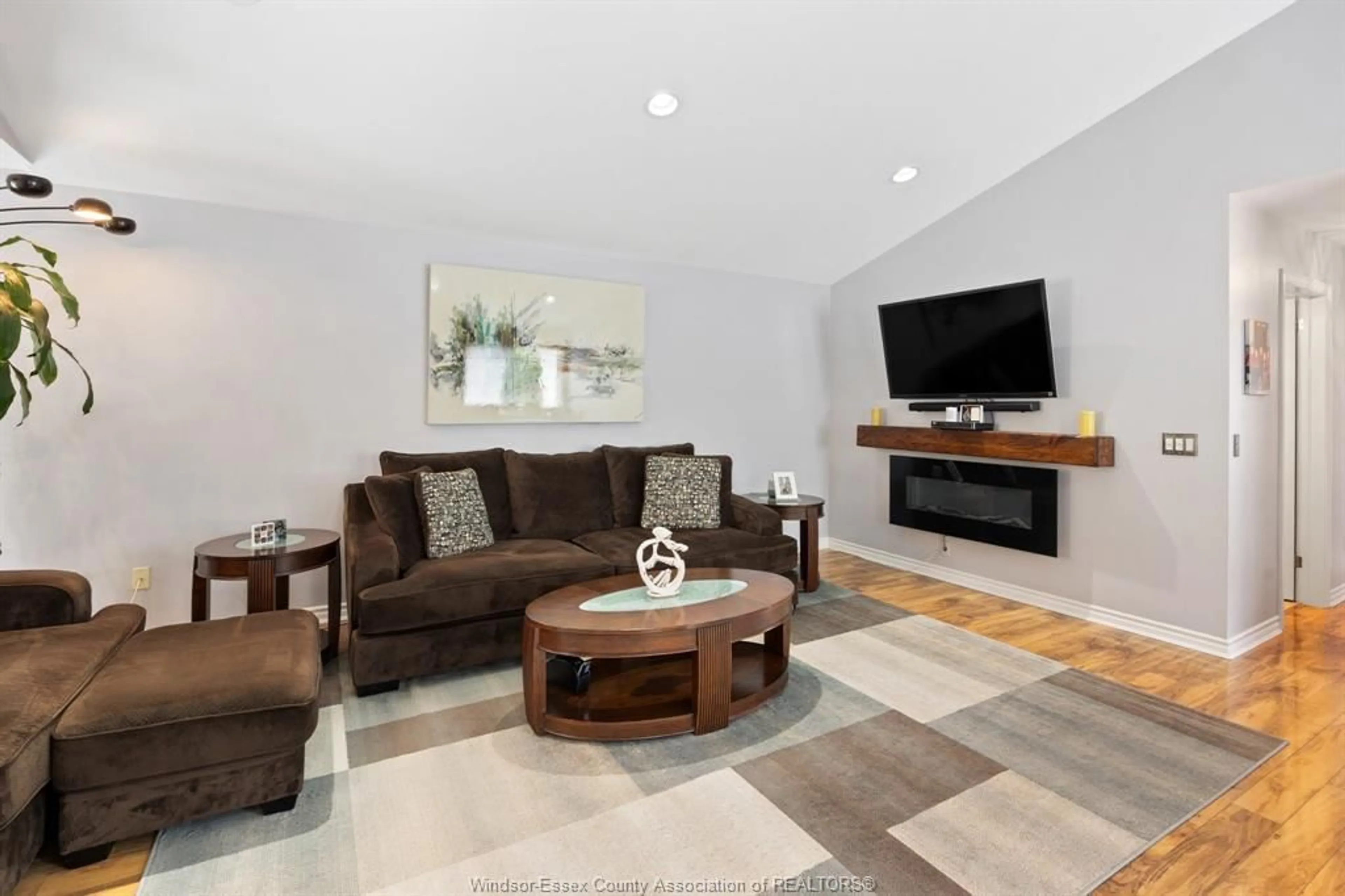 Living room with furniture, unknown for 1582 HEATHERGLEN, Tecumseh Ontario N8N 5B4