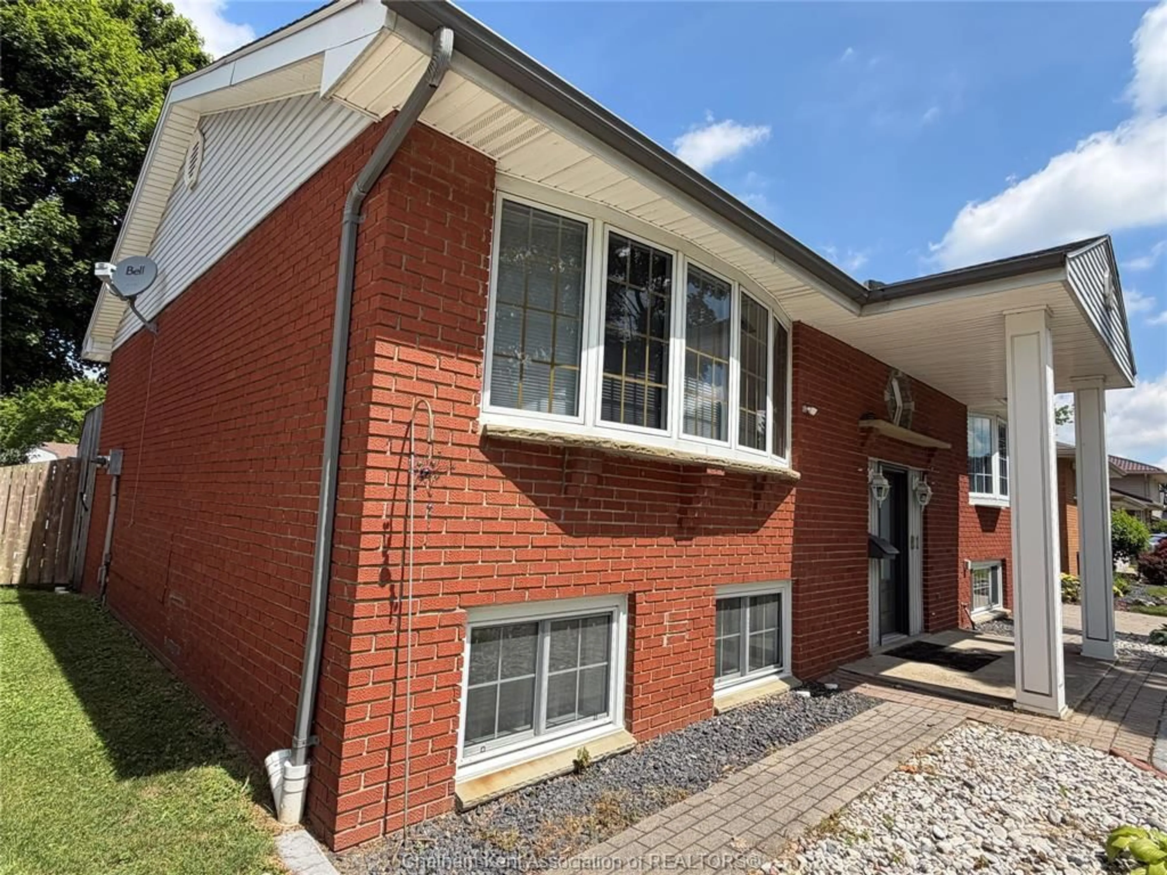Home with brick exterior material, building for 81 Lancefield Pl, Chatham Ontario N7L 2M2
