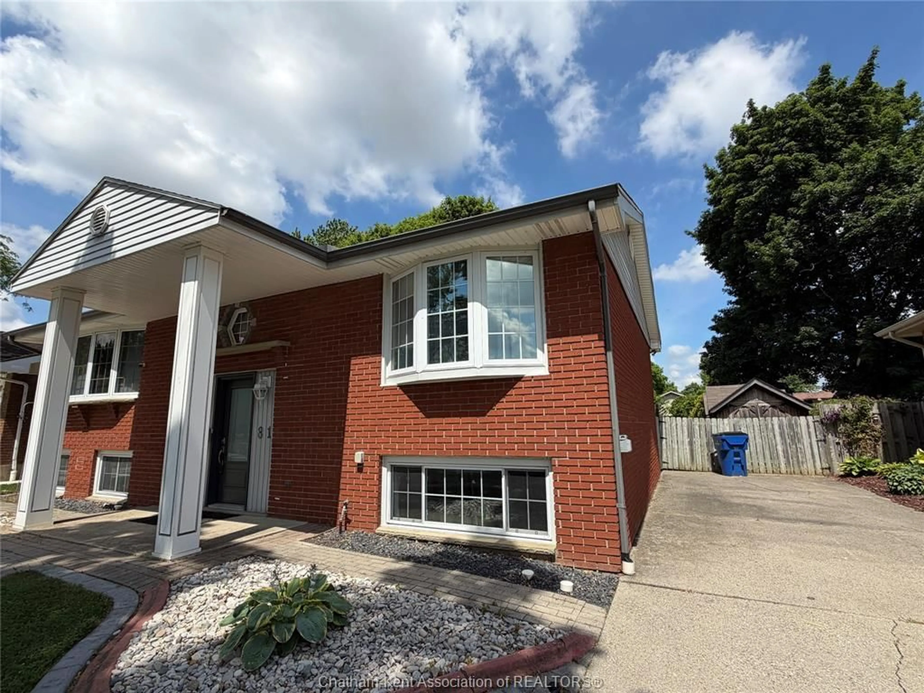 Home with brick exterior material, building for 81 Lancefield Pl, Chatham Ontario N7L 2M2