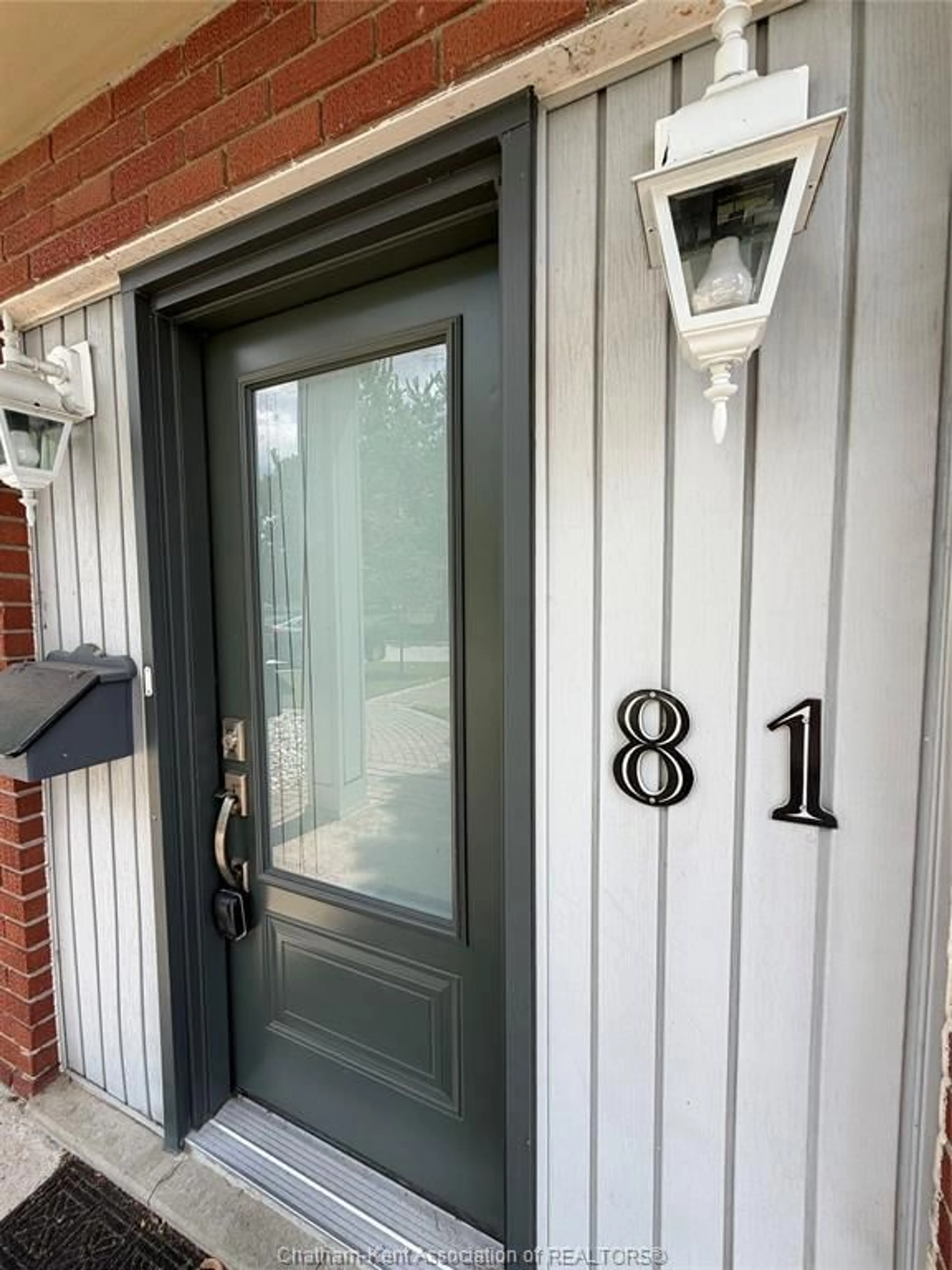 Indoor entryway for 81 Lancefield Pl, Chatham Ontario N7L 2M2