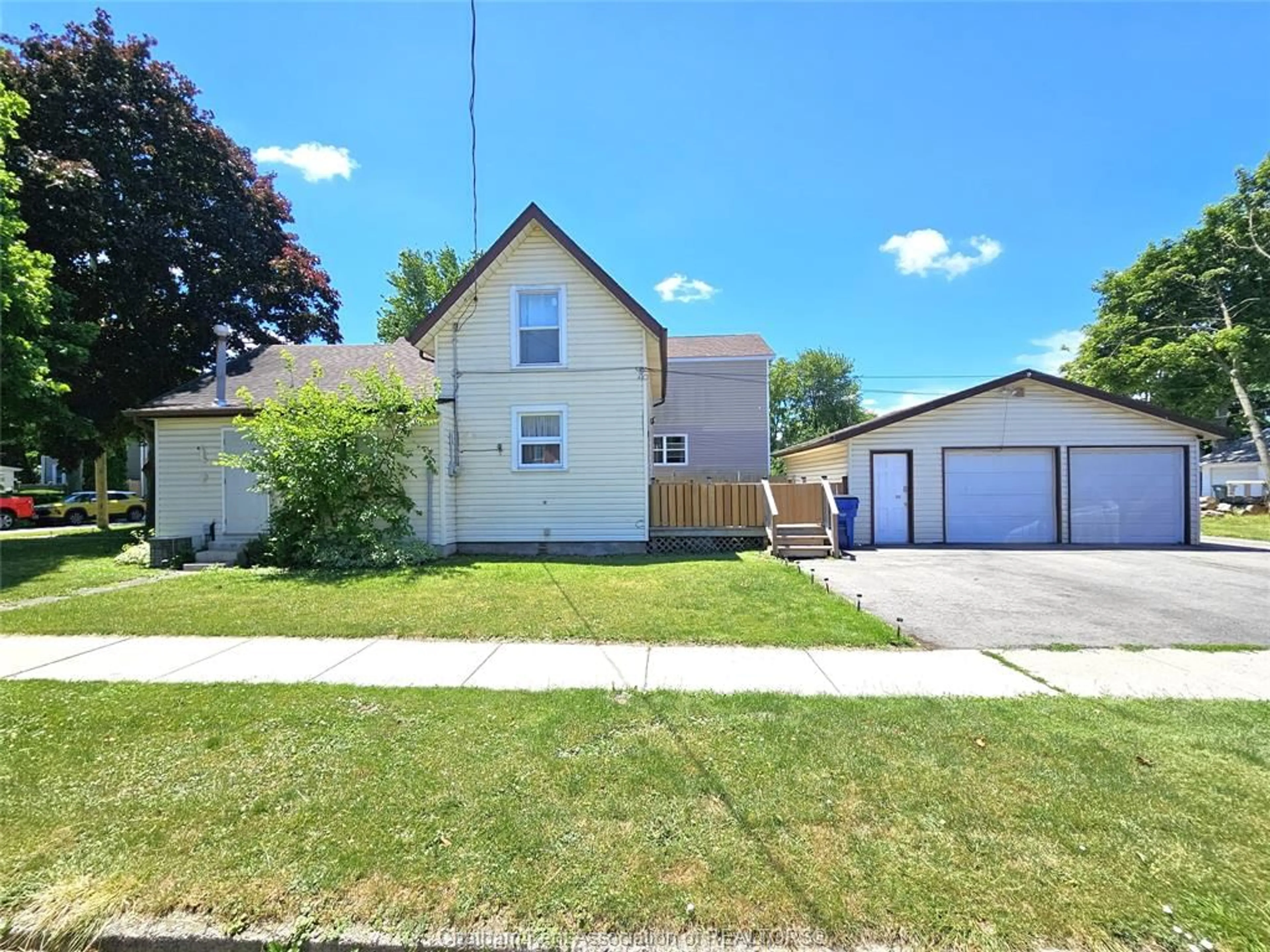 A pic from outside/outdoor area/front of a property/back of a property/a pic from drone, street for 53 Selkirk St, Chatham Ontario N7L 1Y6