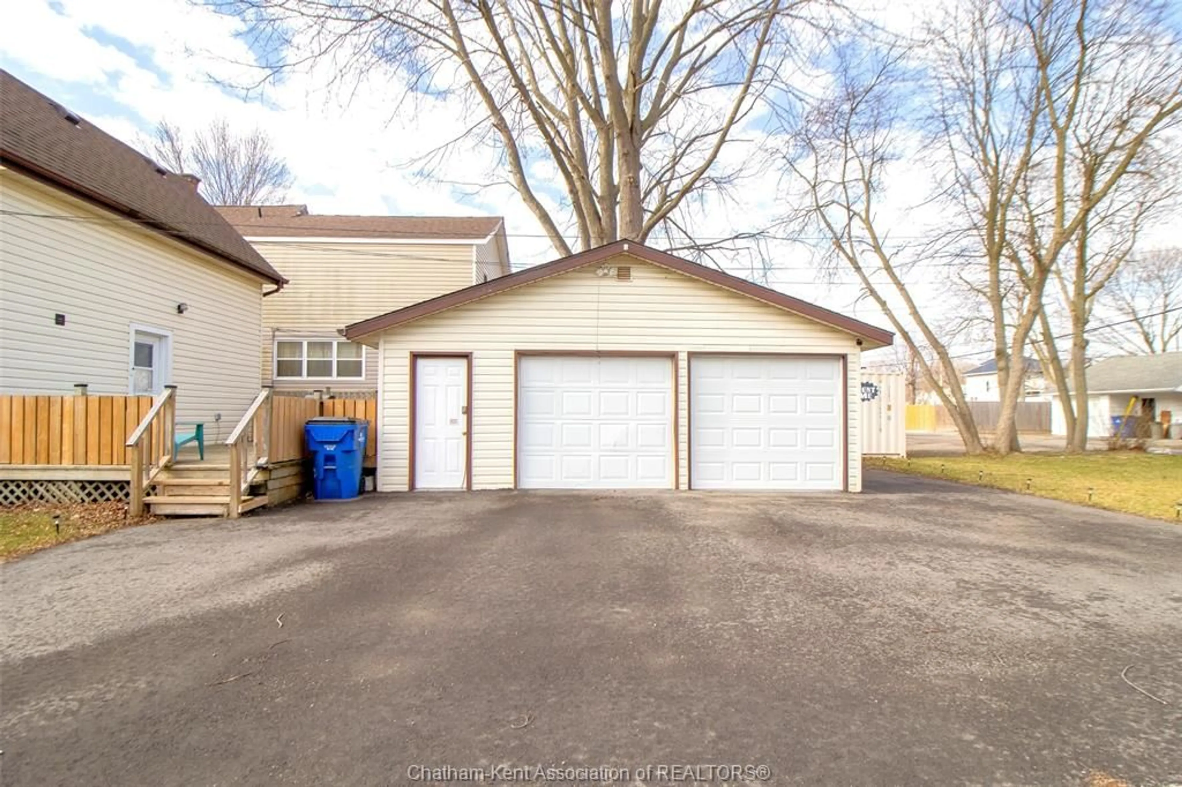 Indoor garage for 53 Selkirk St, Chatham Ontario N7L 1Y6