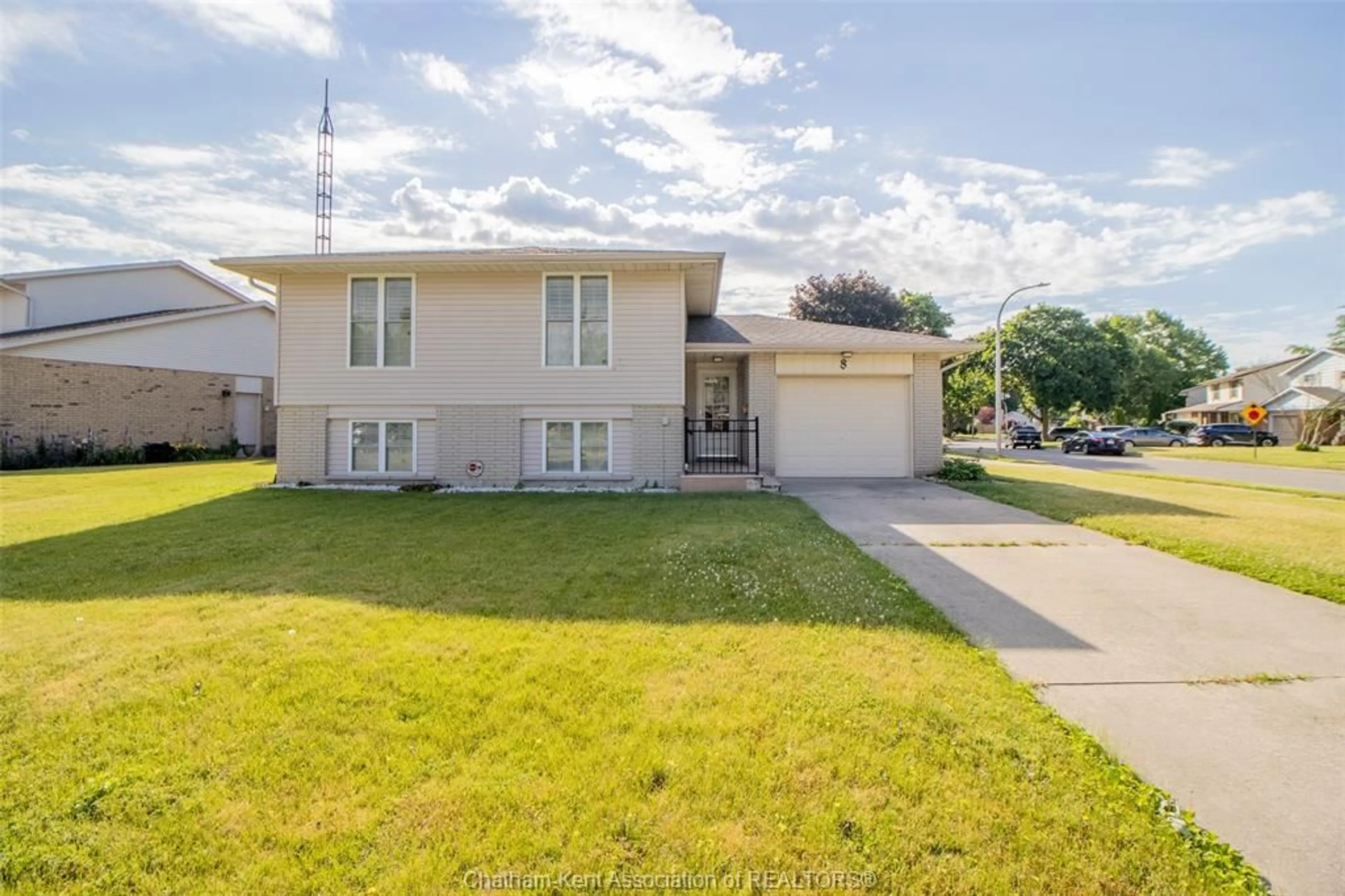 Home with vinyl exterior material, street for 8 Regal Pl, Chatham Ontario N7M 5P5