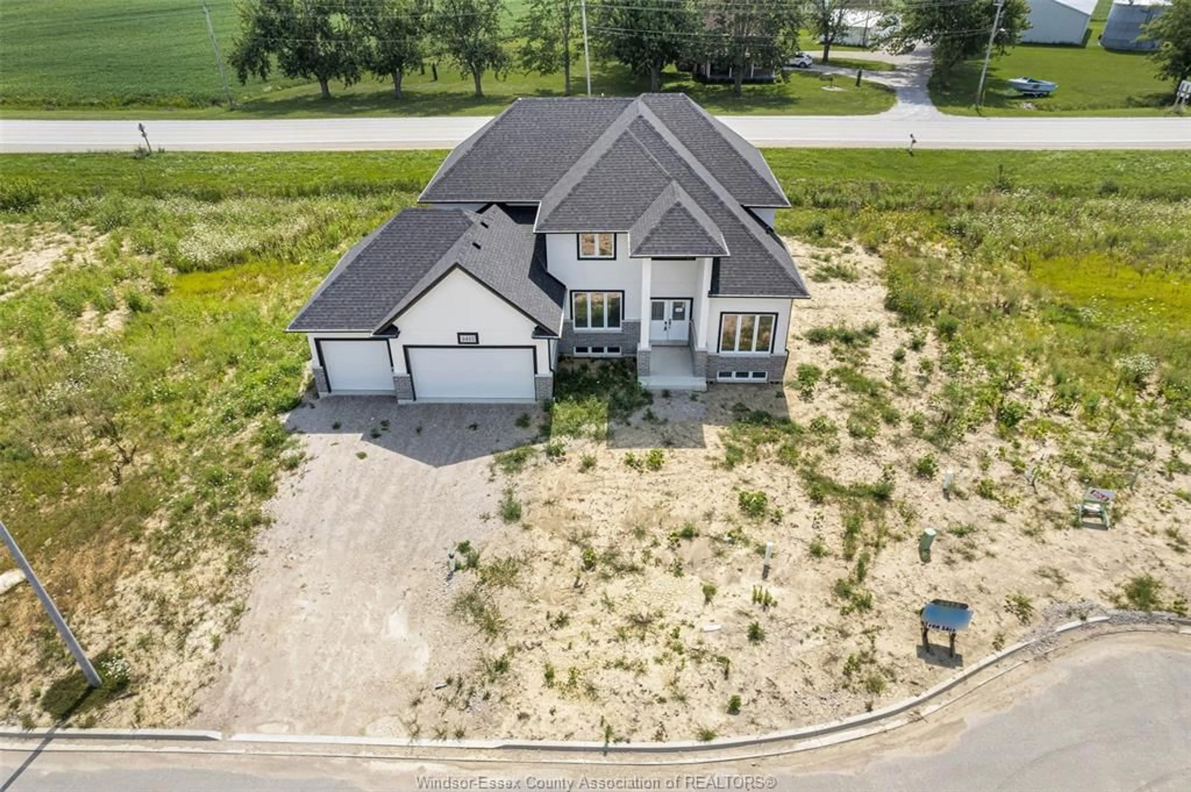 A pic from outside/outdoor area/front of a property/back of a property/a pic from drone, building for 4509 URSULA, Comber Ontario N9P 1J0