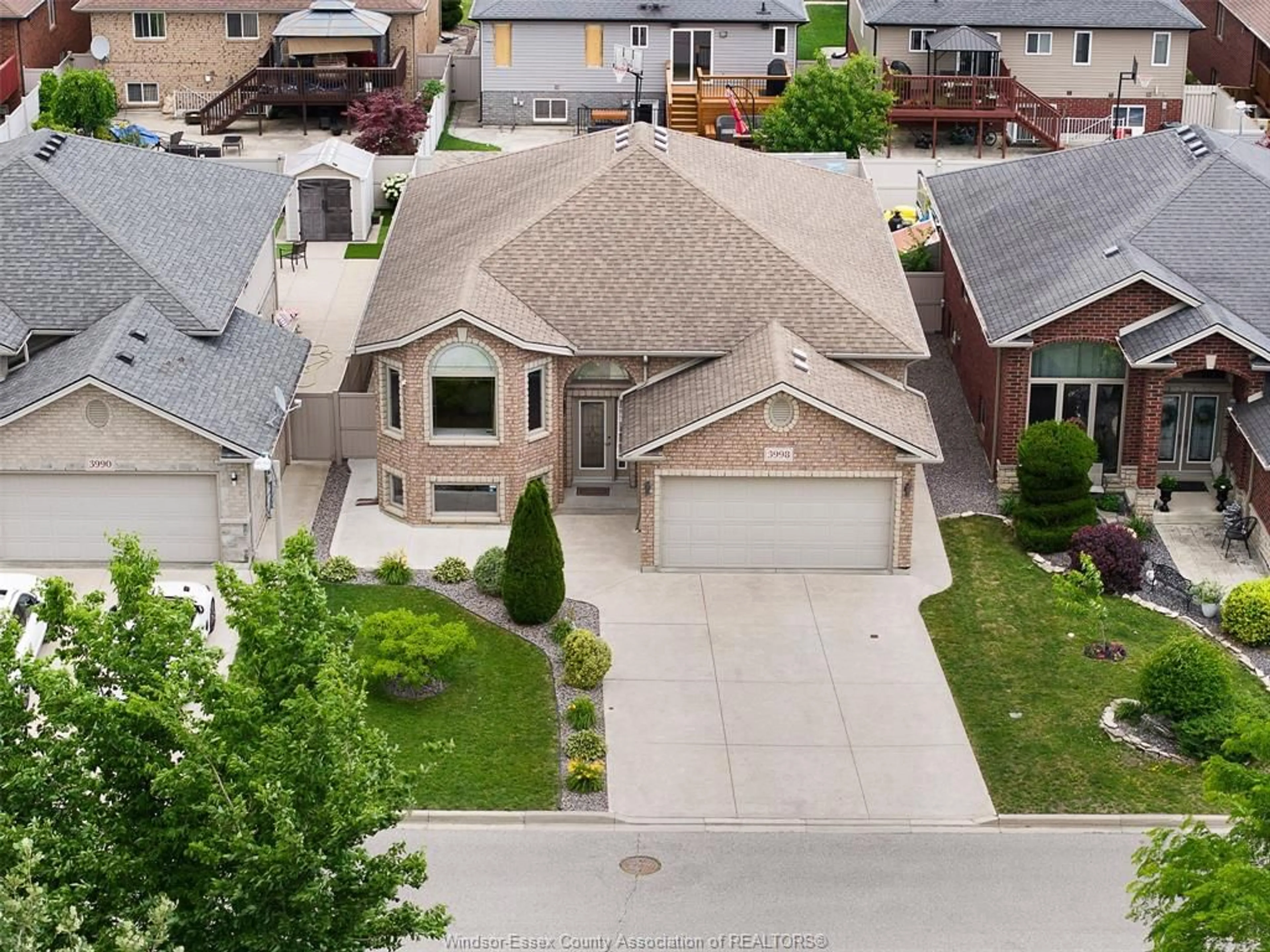A pic from outside/outdoor area/front of a property/back of a property/a pic from drone, street for 3998 COSENZA St, Windsor Ontario N9G 0A5