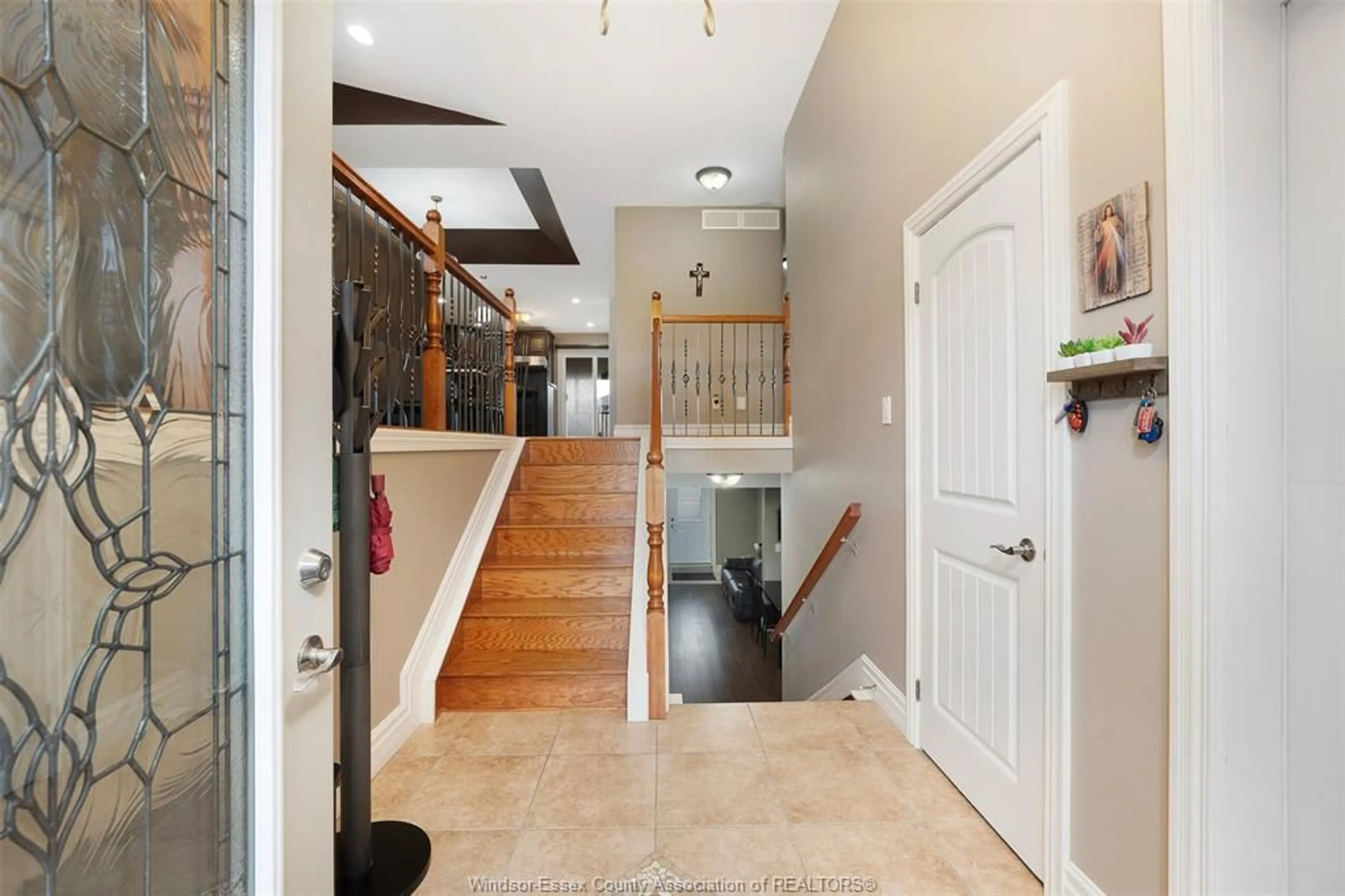 Indoor entryway for 3998 COSENZA St, Windsor Ontario N9G 0A5