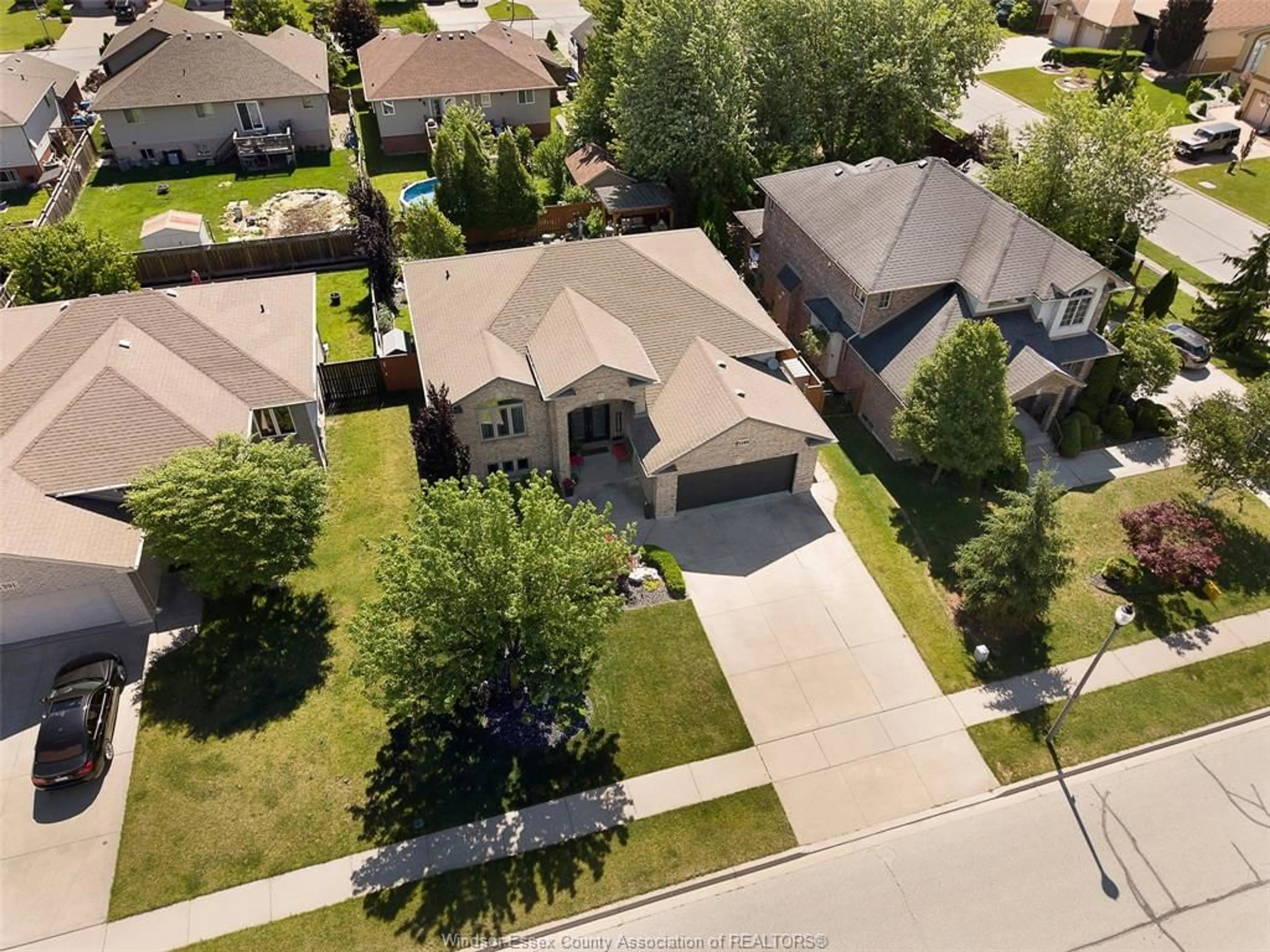 A pic from outside/outdoor area/front of a property/back of a property/a pic from drone, street for 1389 CROSSWINDS Dr, Lakeshore Ontario N8L 0S6