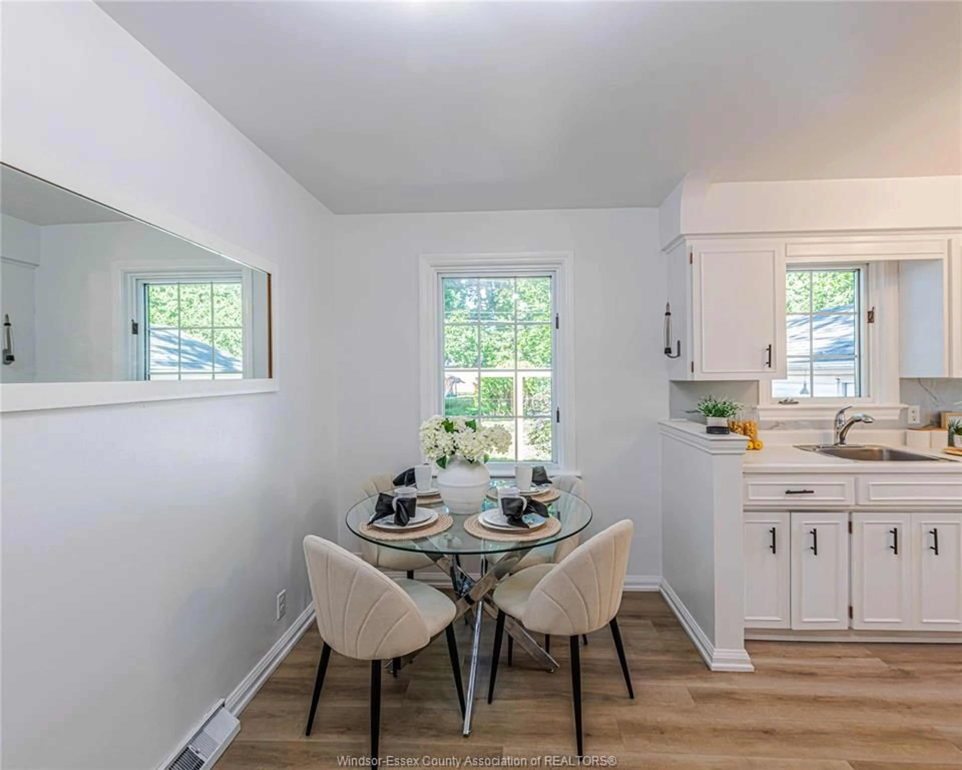Dining room, wood/laminate floor for 3365 CURRY Ave, Windsor Ontario N9E 2T4