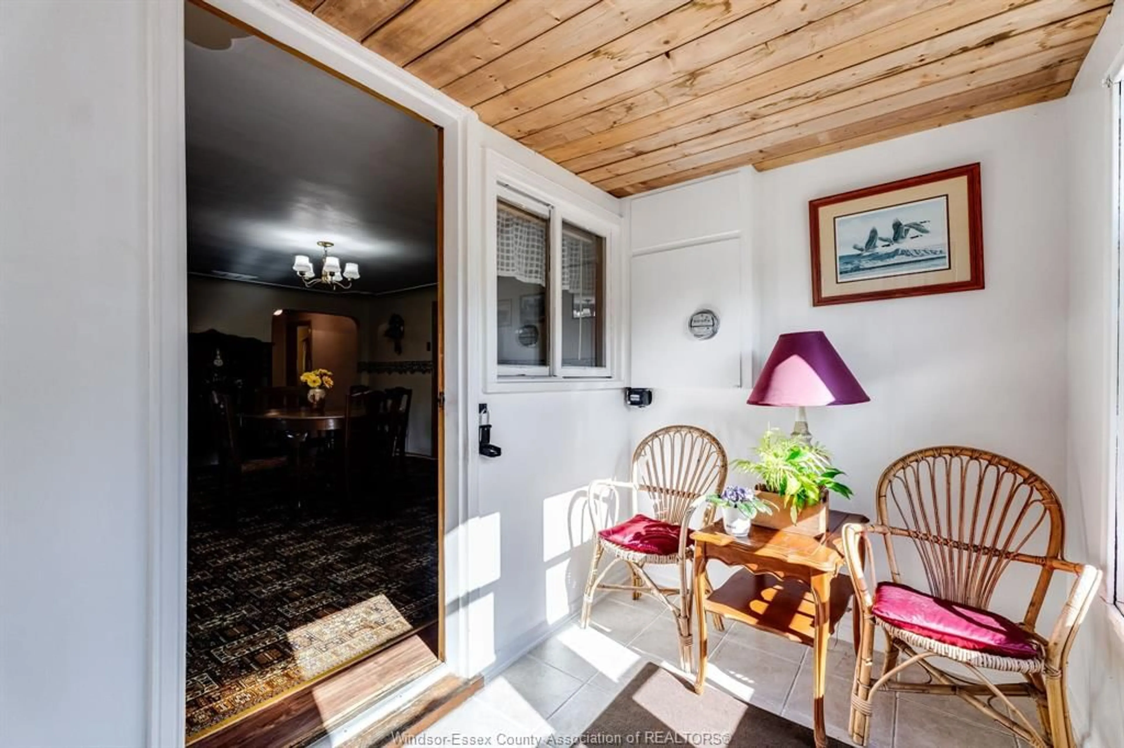 Indoor entryway for 62 Canal St, Tilbury Ontario N0P 2L0