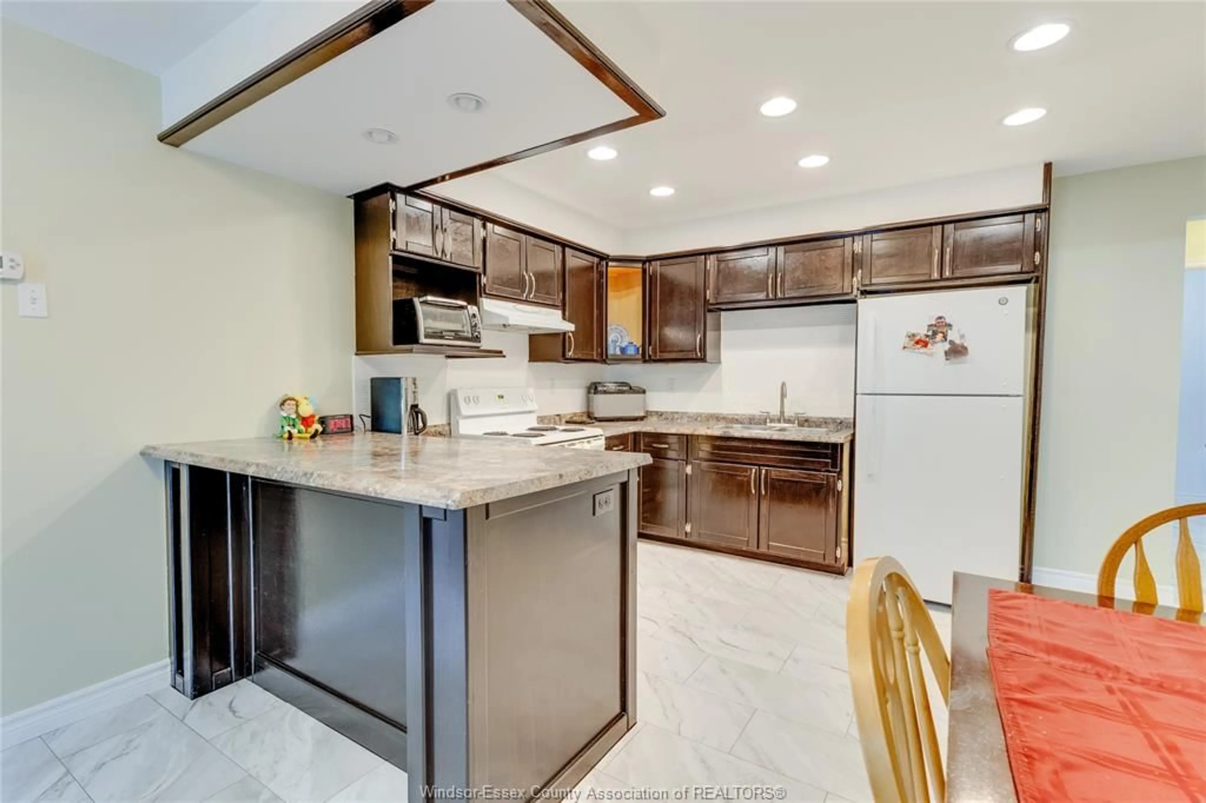 Open concept kitchen, ceramic/tile floor for 503 REGENT, St. Clair Beach Ontario N8N 4B8