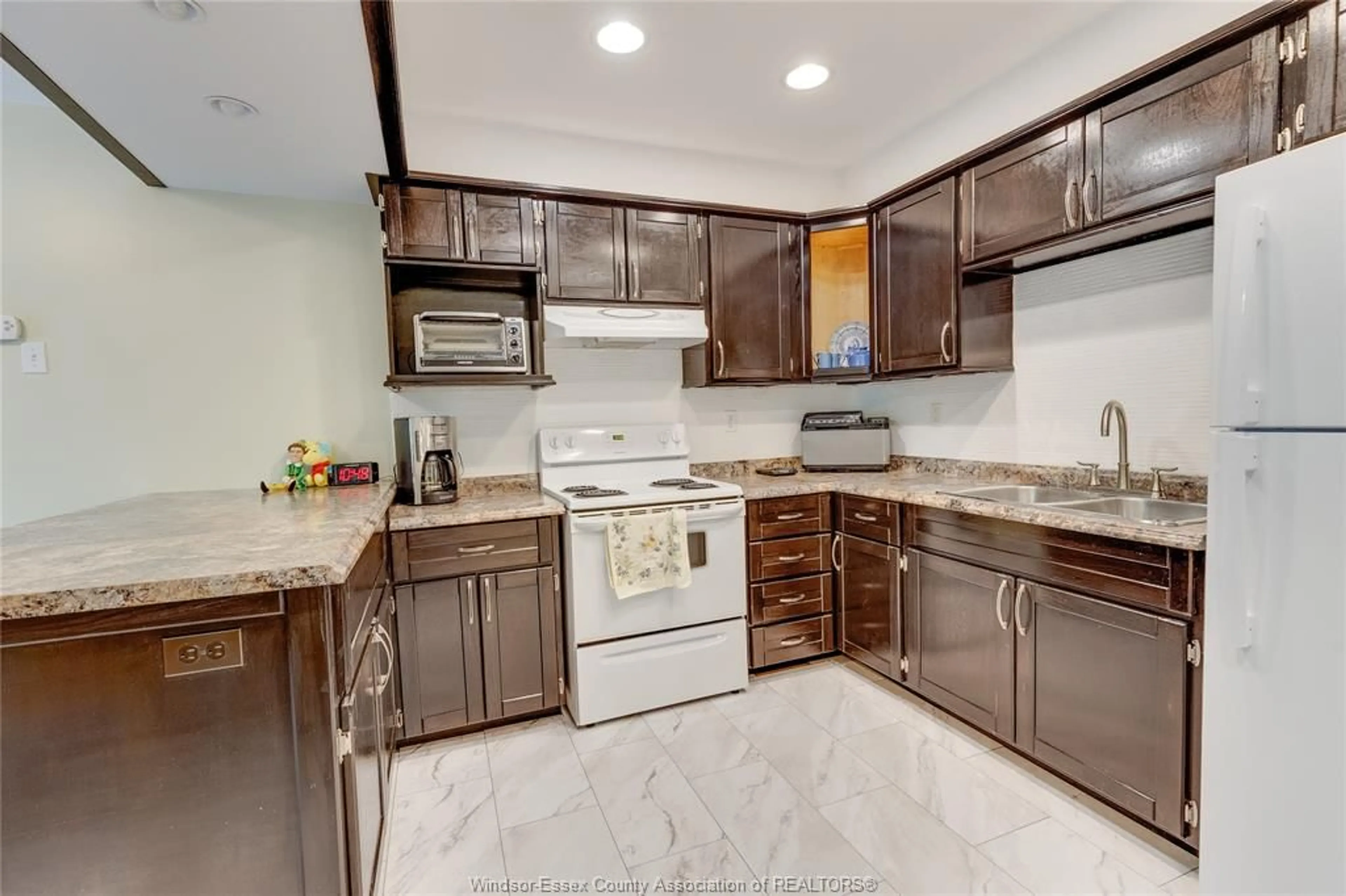 Standard kitchen, ceramic/tile floor for 503 REGENT, St. Clair Beach Ontario N8N 4B8