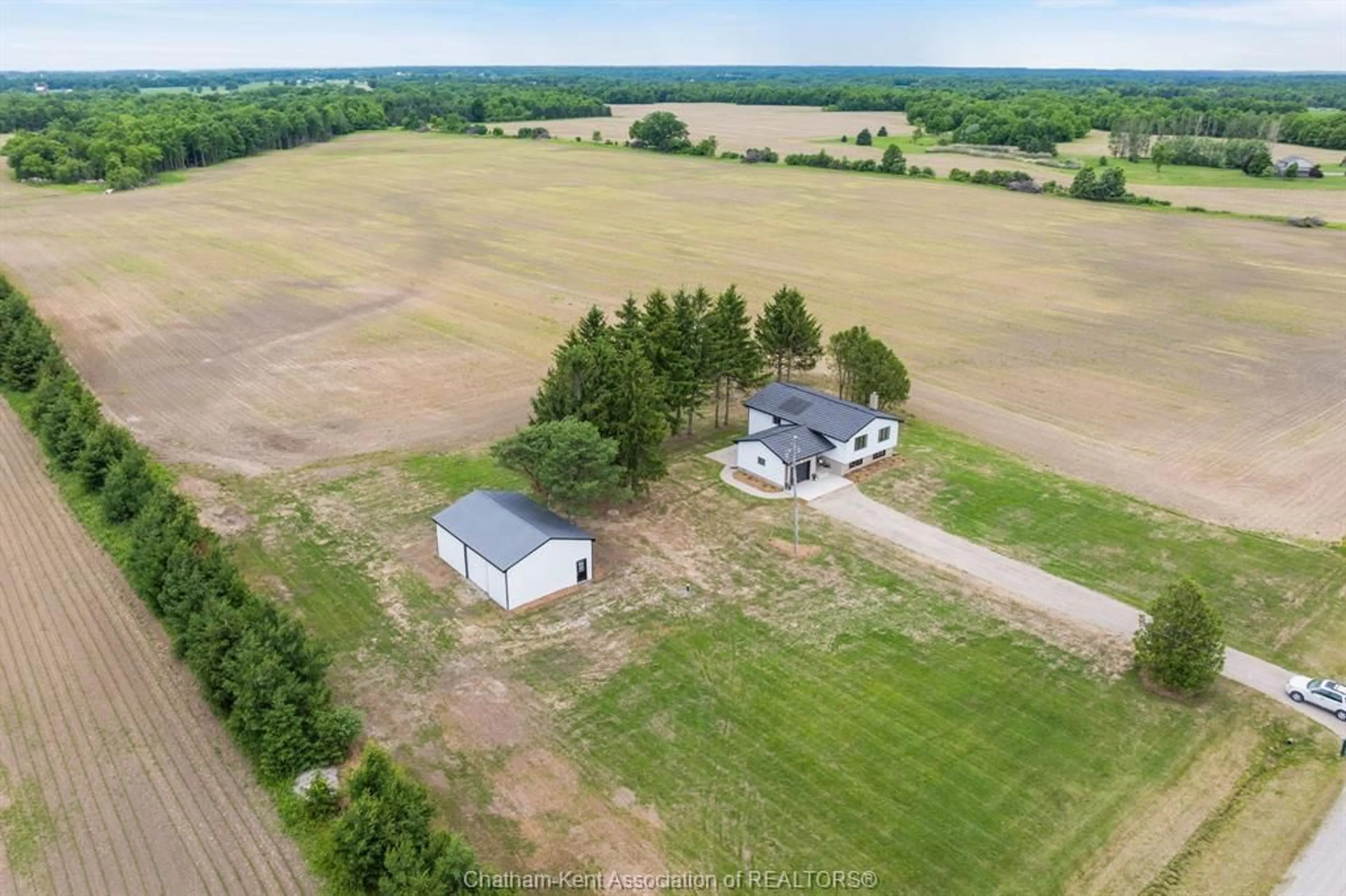 A pic from outside/outdoor area/front of a property/back of a property/a pic from drone, building for 5583 Carriage Rd, Delaware Town Ontario N0L 1E0