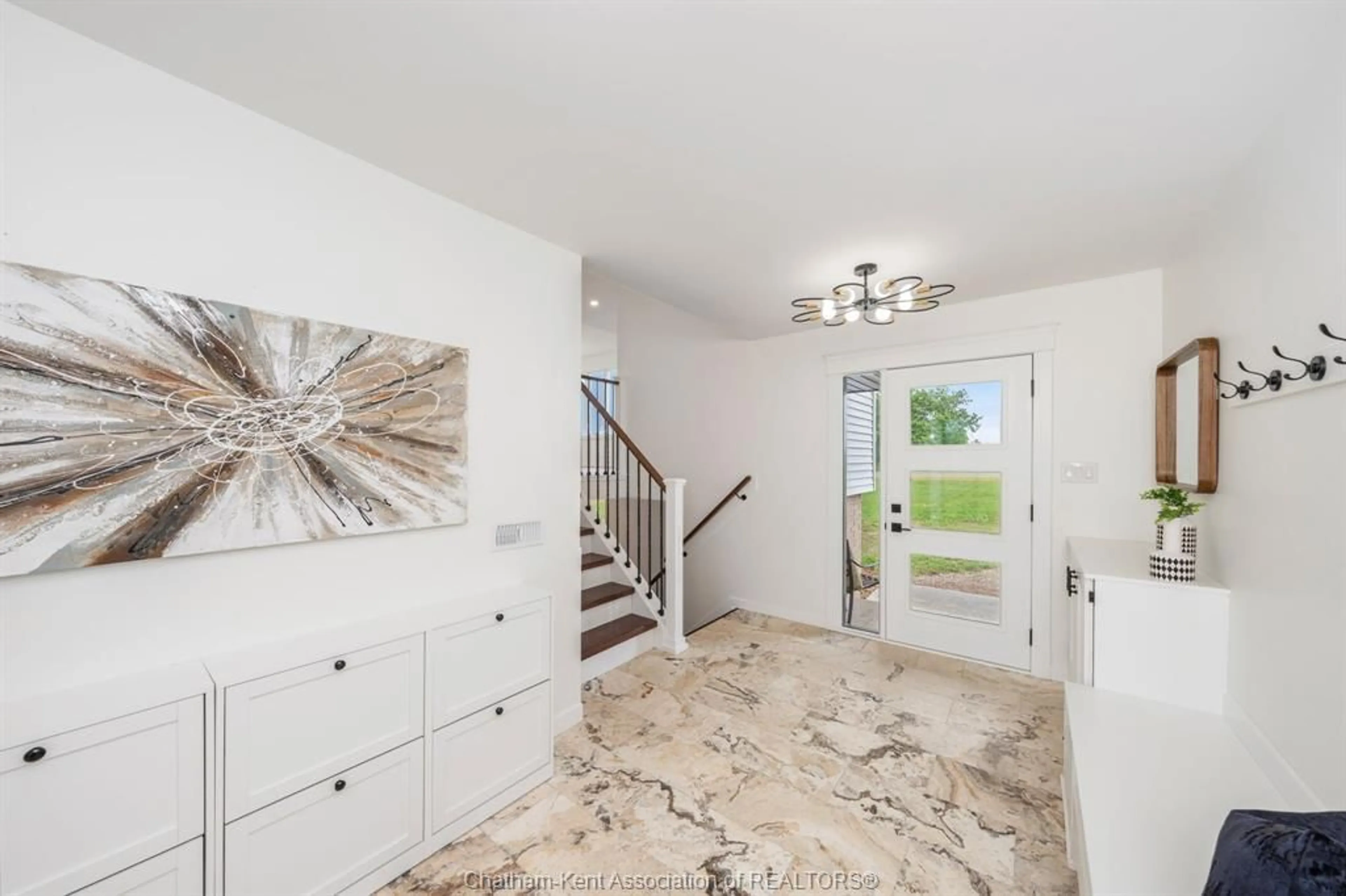 Indoor entryway for 5583 Carriage Rd, Delaware Town Ontario N0L 1E0