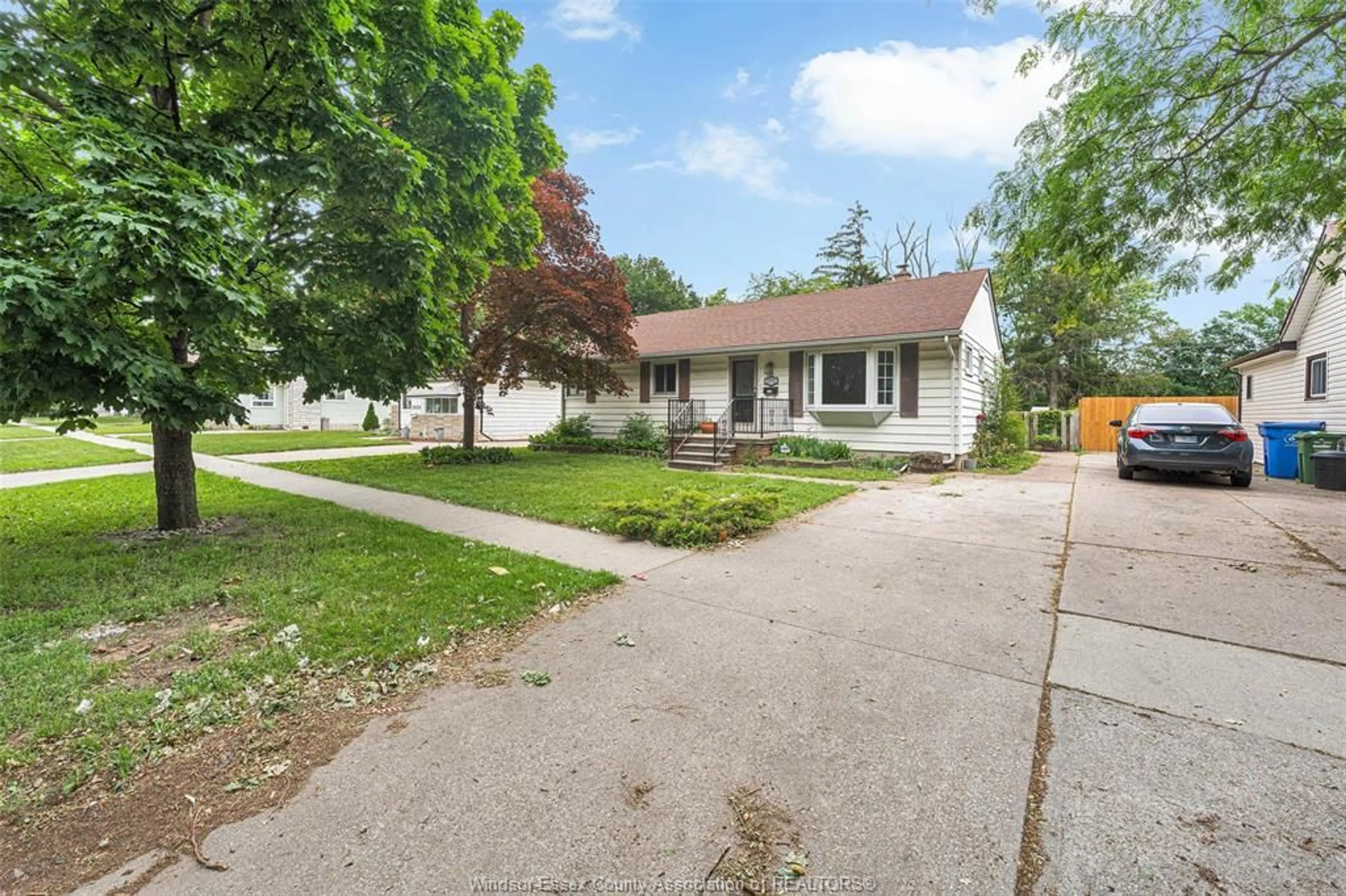 Unknown for 2032 FORD Blvd, Windsor Ontario N8T 2E7