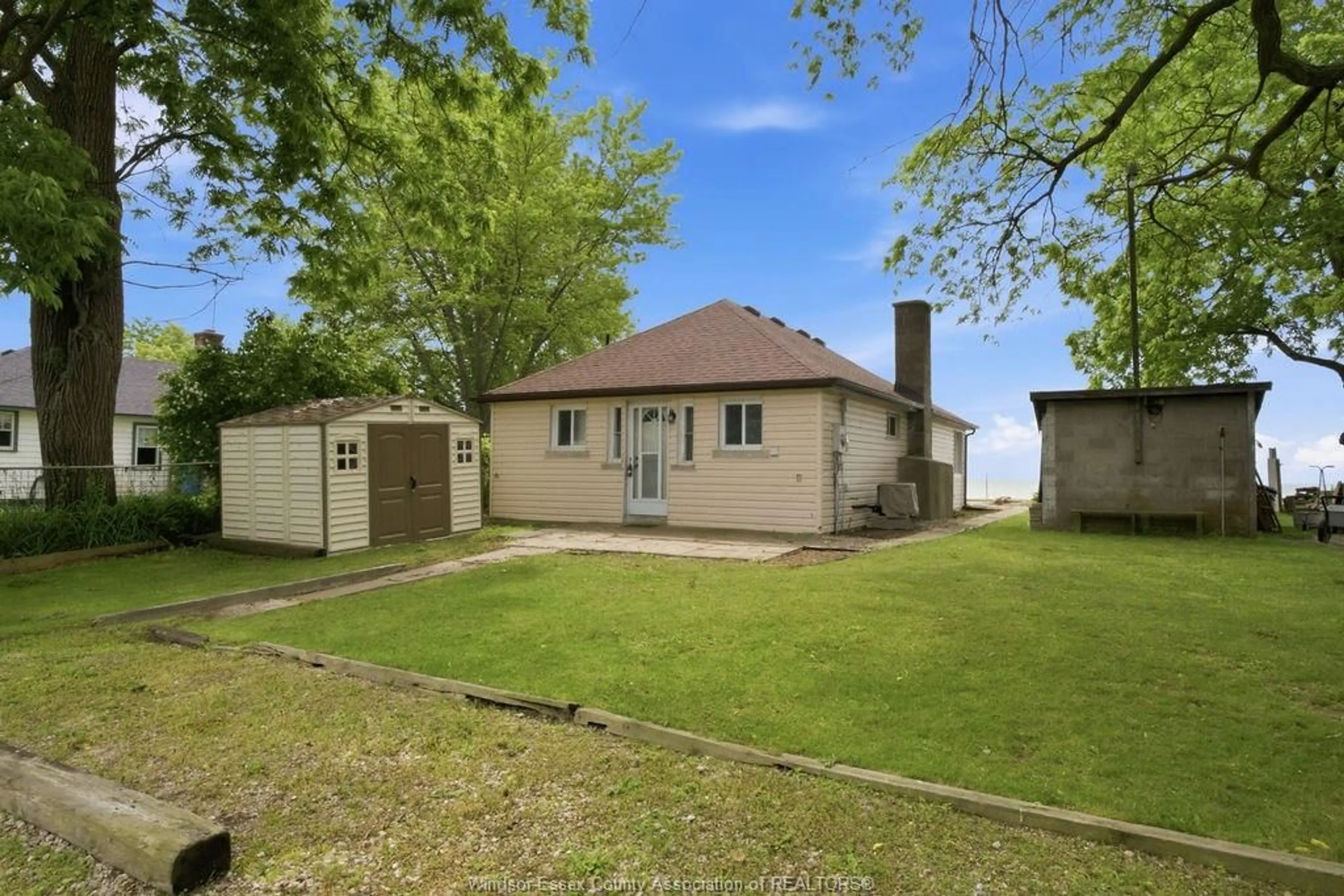 A pic from outside/outdoor area/front of a property/back of a property/a pic from drone, unknown for 1455-1457 HERITAGE Rd, Kingsville Ontario N9Y 2E6