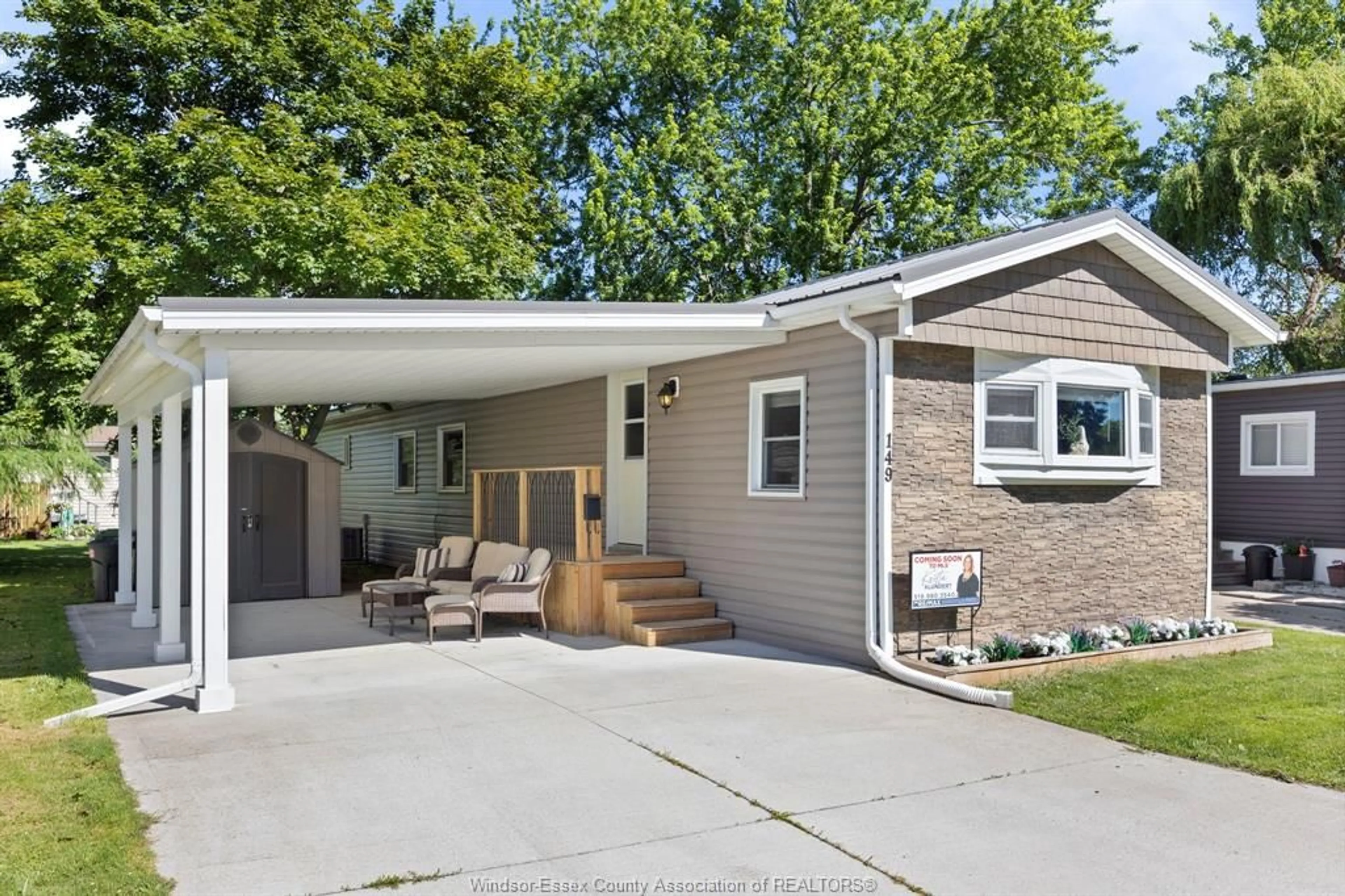Home with vinyl exterior material, street for 149 DANA, Essex Ontario N8M 2A5