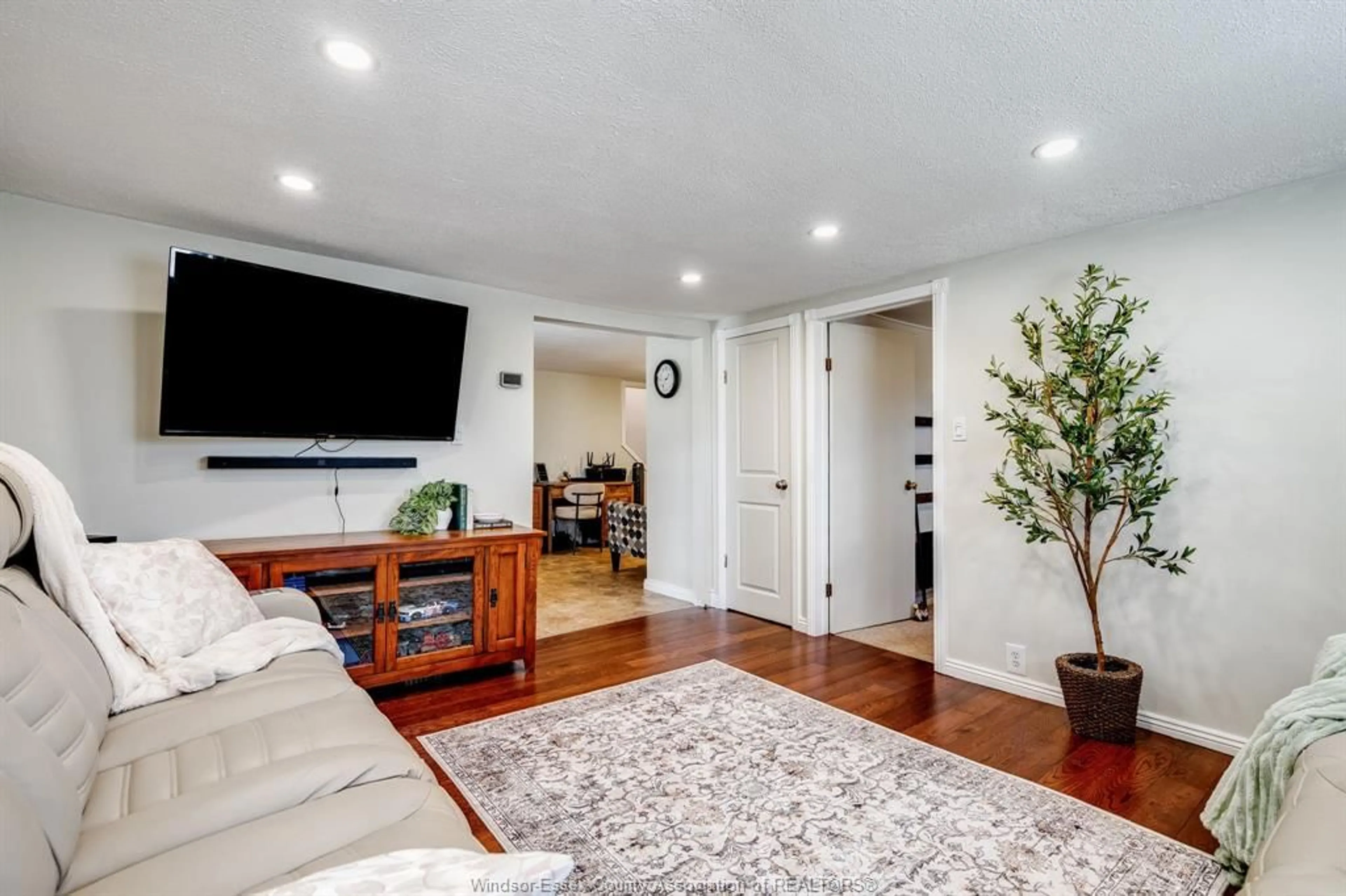 Unknown for 918 Mersea Road 6, Leamington Ontario N8H 3V8