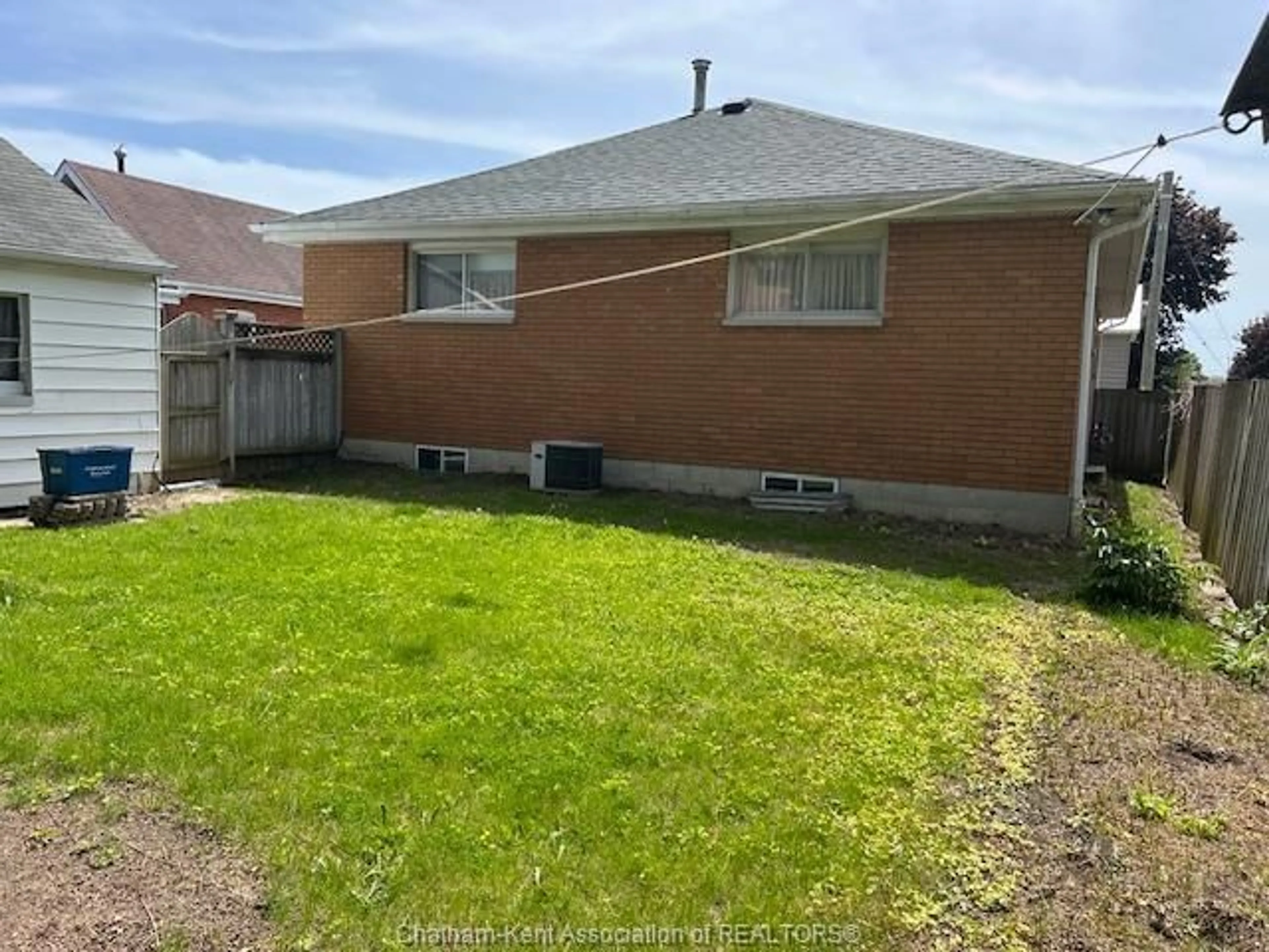 A pic from outside/outdoor area/front of a property/back of a property/a pic from drone, street for 39 INGRAM St, Chatham Ontario N7L 3N6