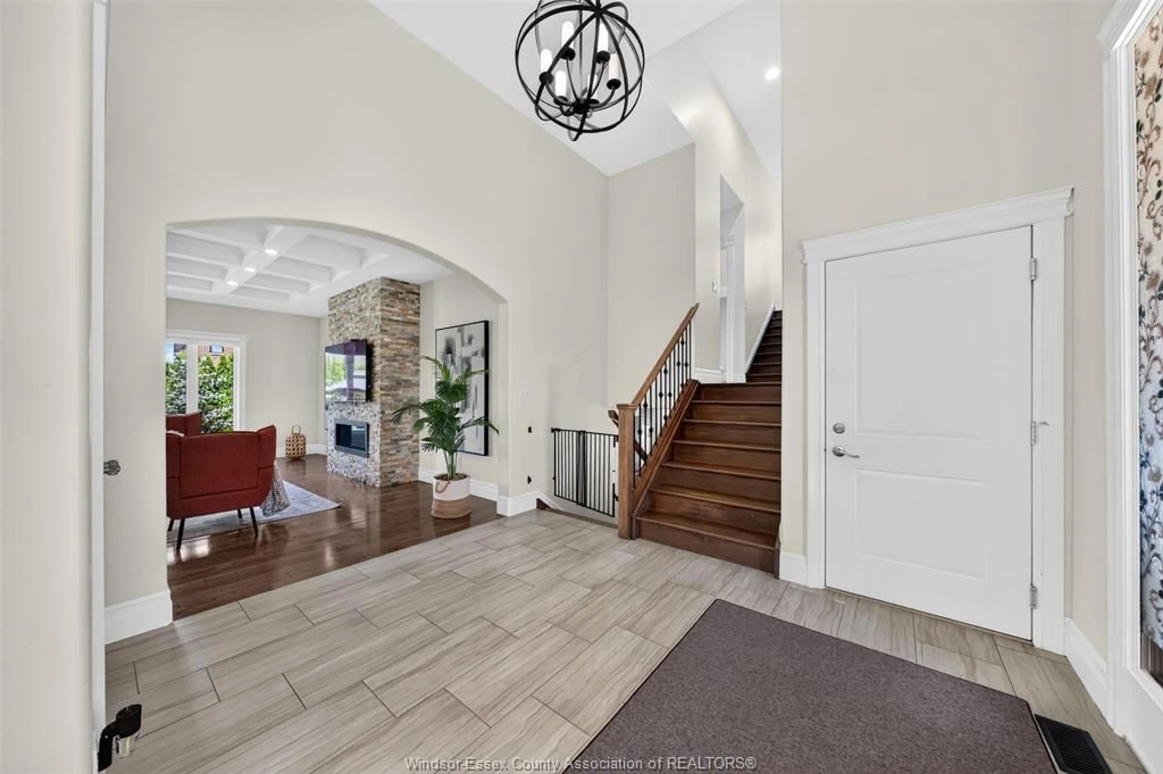 Indoor foyer for 1343 MONTICELLO St, Windsor Ontario N8P 0B8