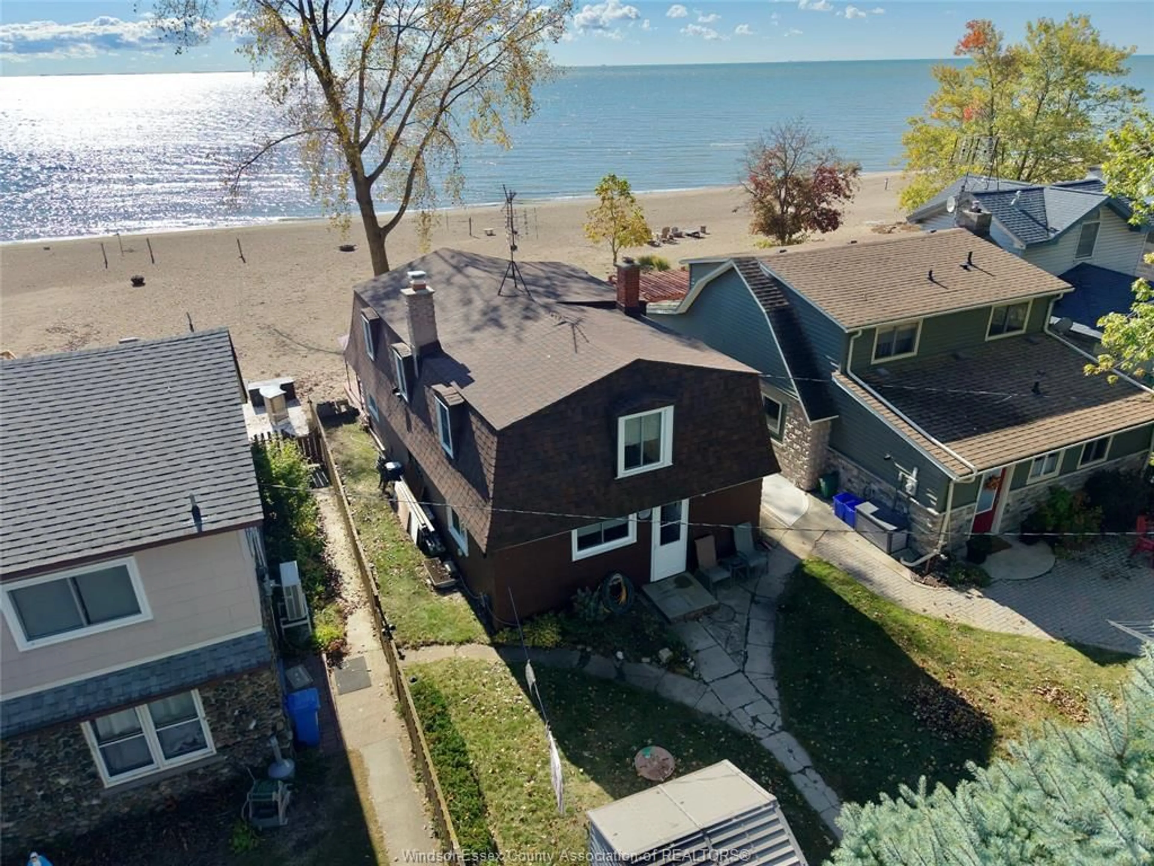 A pic from outside/outdoor area/front of a property/back of a property/a pic from drone, water/lake/river/ocean view for 1041 HERITAGE Rd, Kingsville Ontario N9Y 2E6