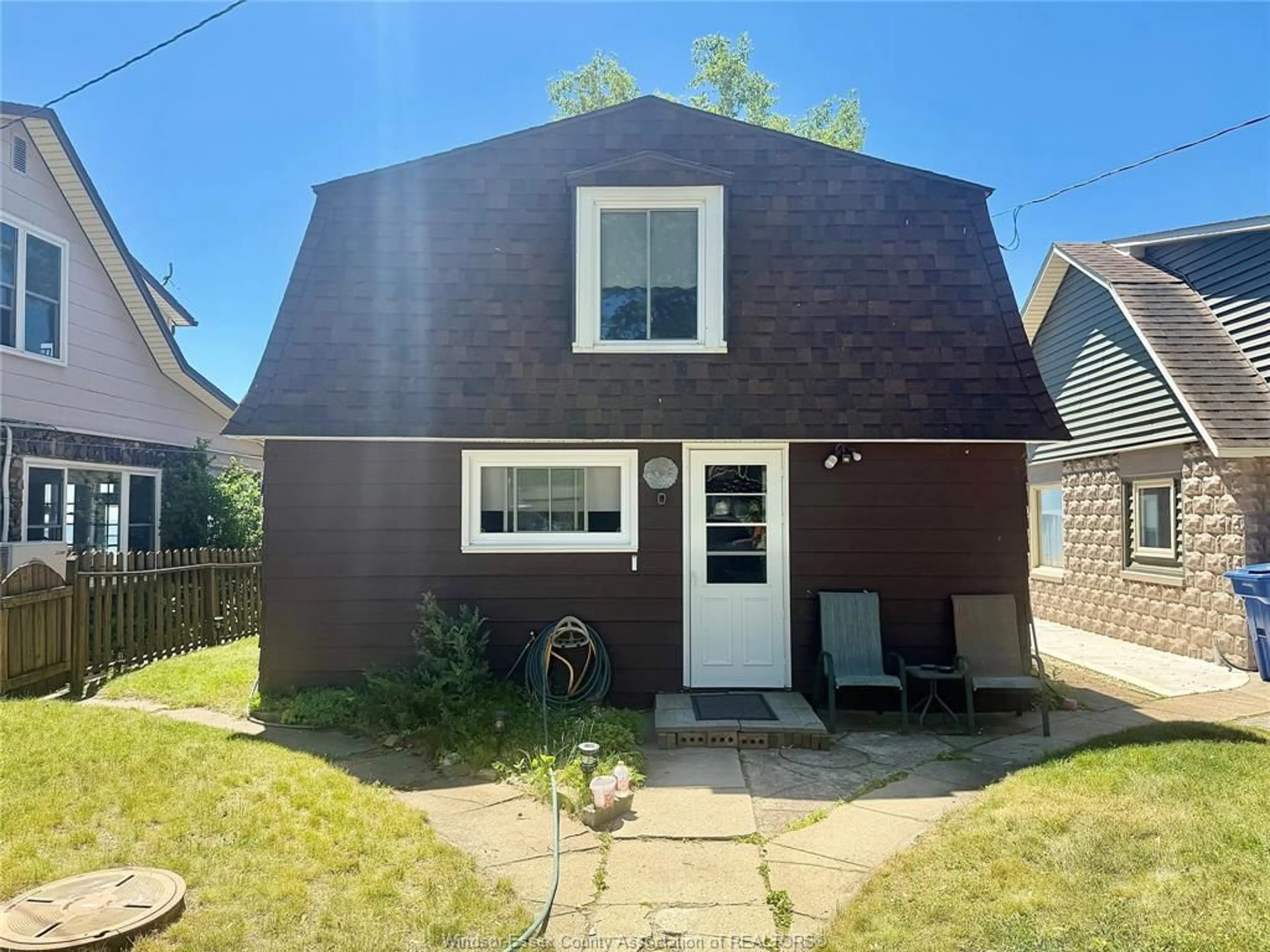 Home with brick exterior material, street for 1041 HERITAGE Rd, Kingsville Ontario N9Y 2E6