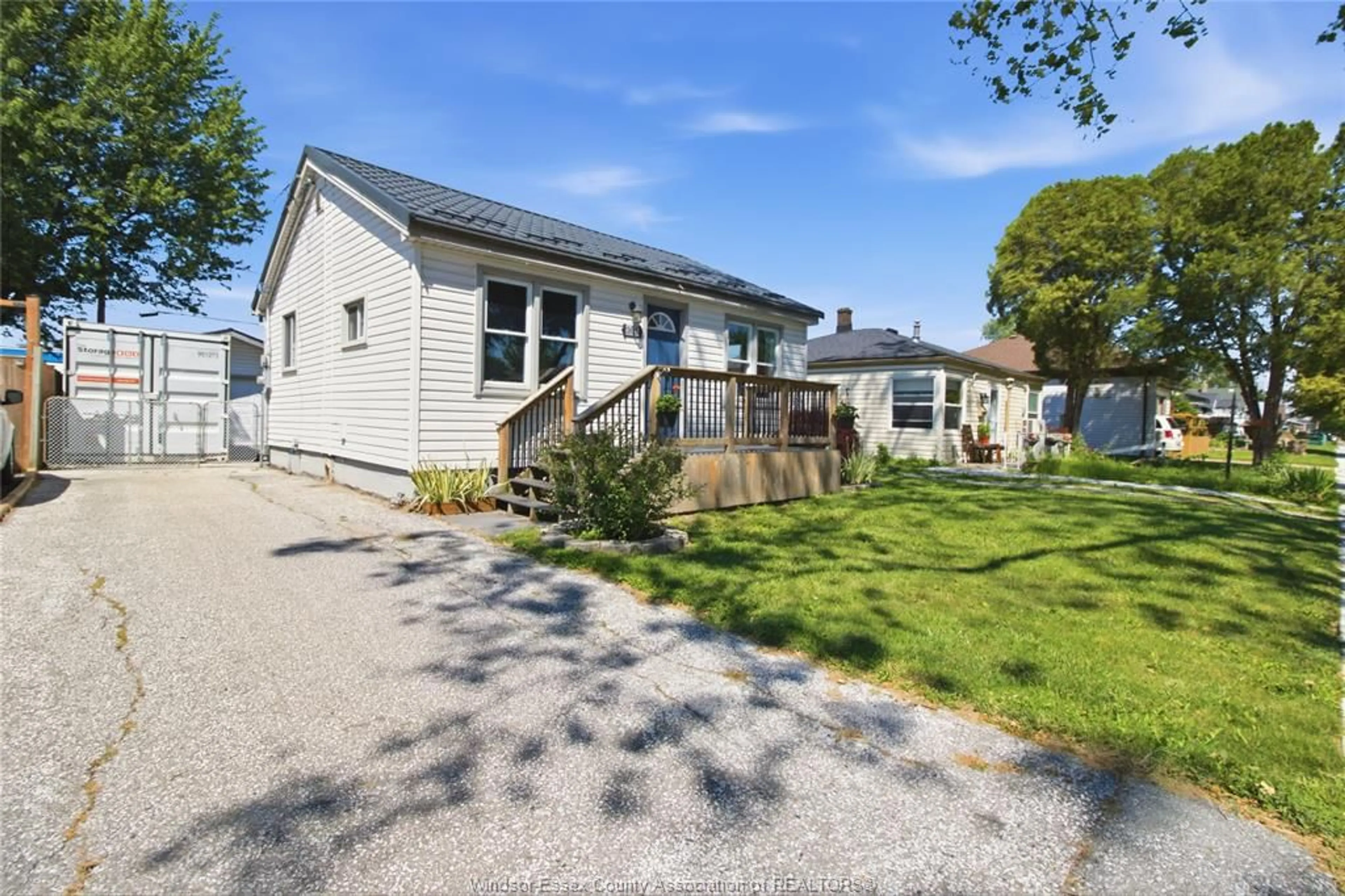 A pic from outside/outdoor area/front of a property/back of a property/a pic from drone, street for 2625 ALEXIS Rd, Windsor Ontario N8W 3Z8