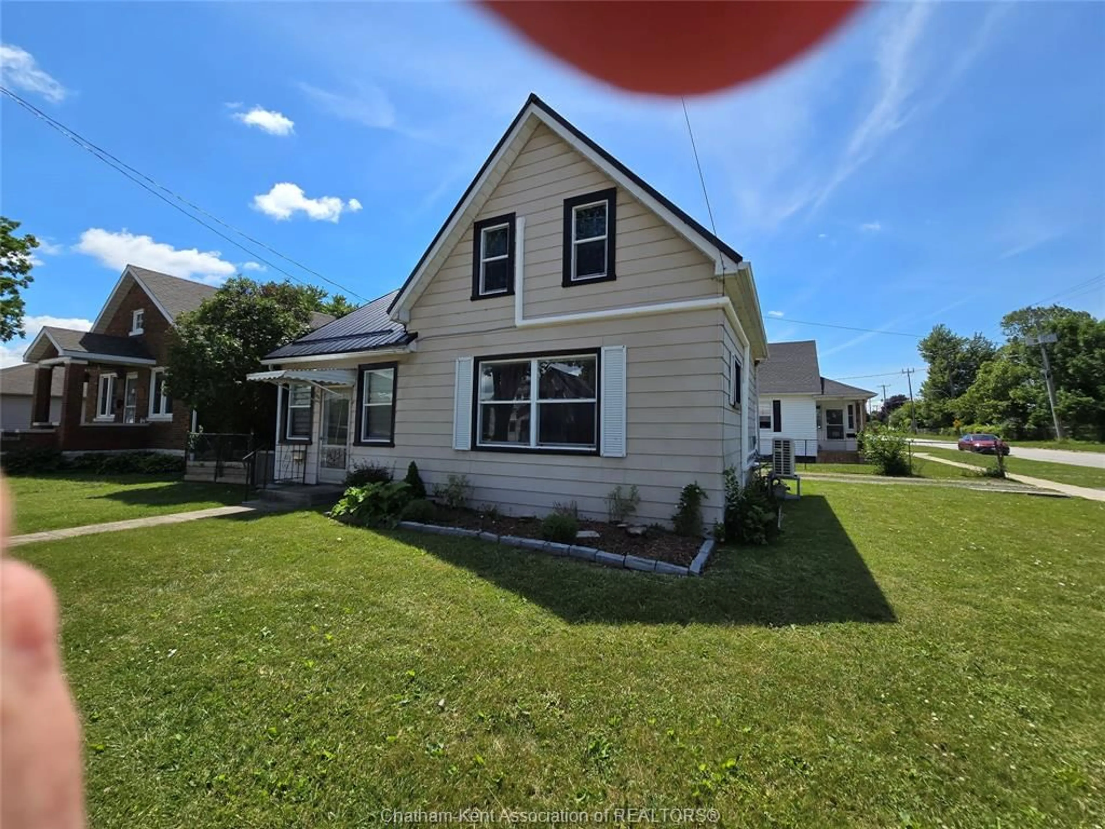 Home with vinyl exterior material, street for 306 Murray St, Wallaceburg Ontario N8A 1V4