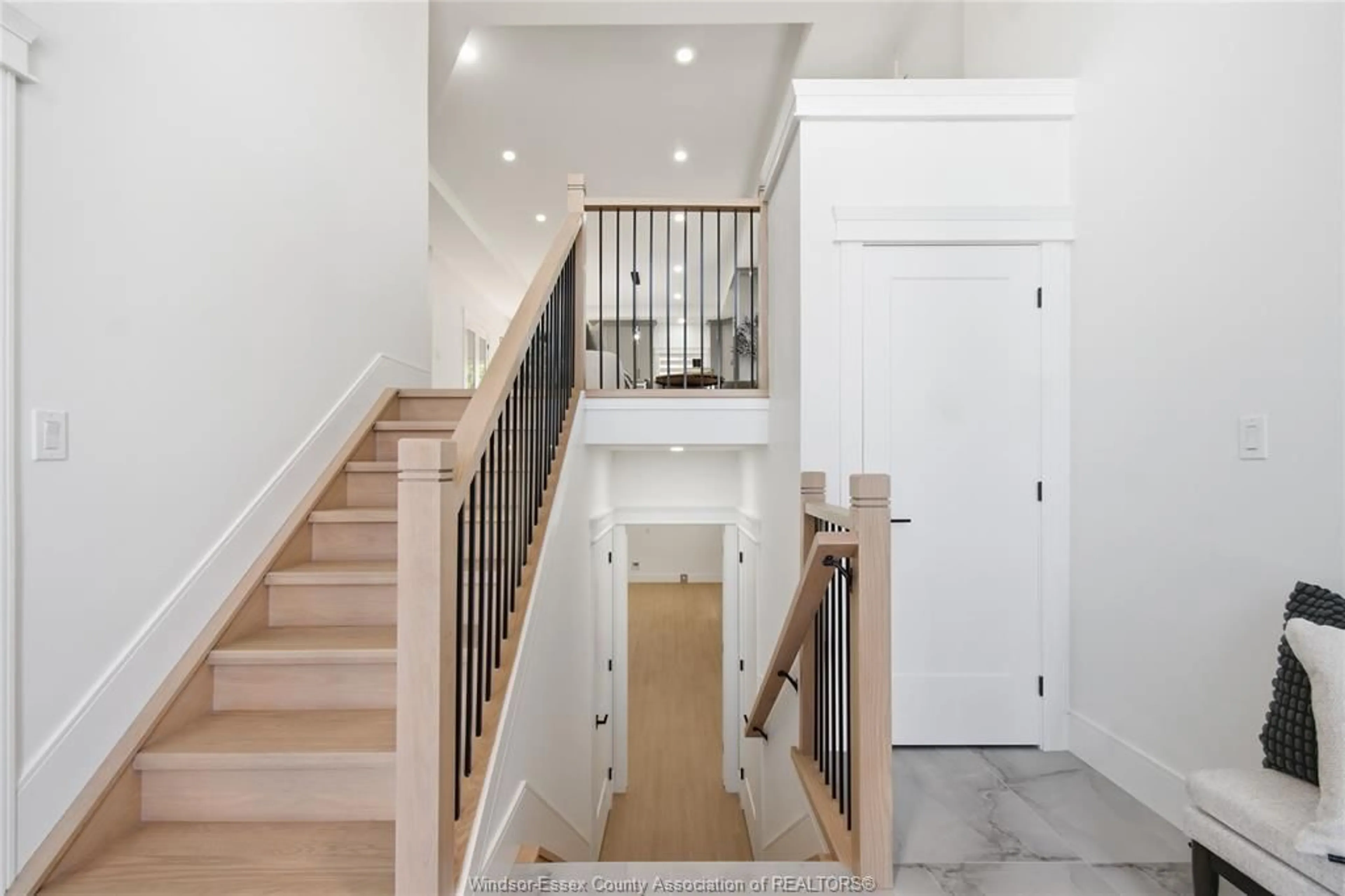 Stairs for 3025 MCROBBIE Cres, Windsor Ontario N8R 0A7