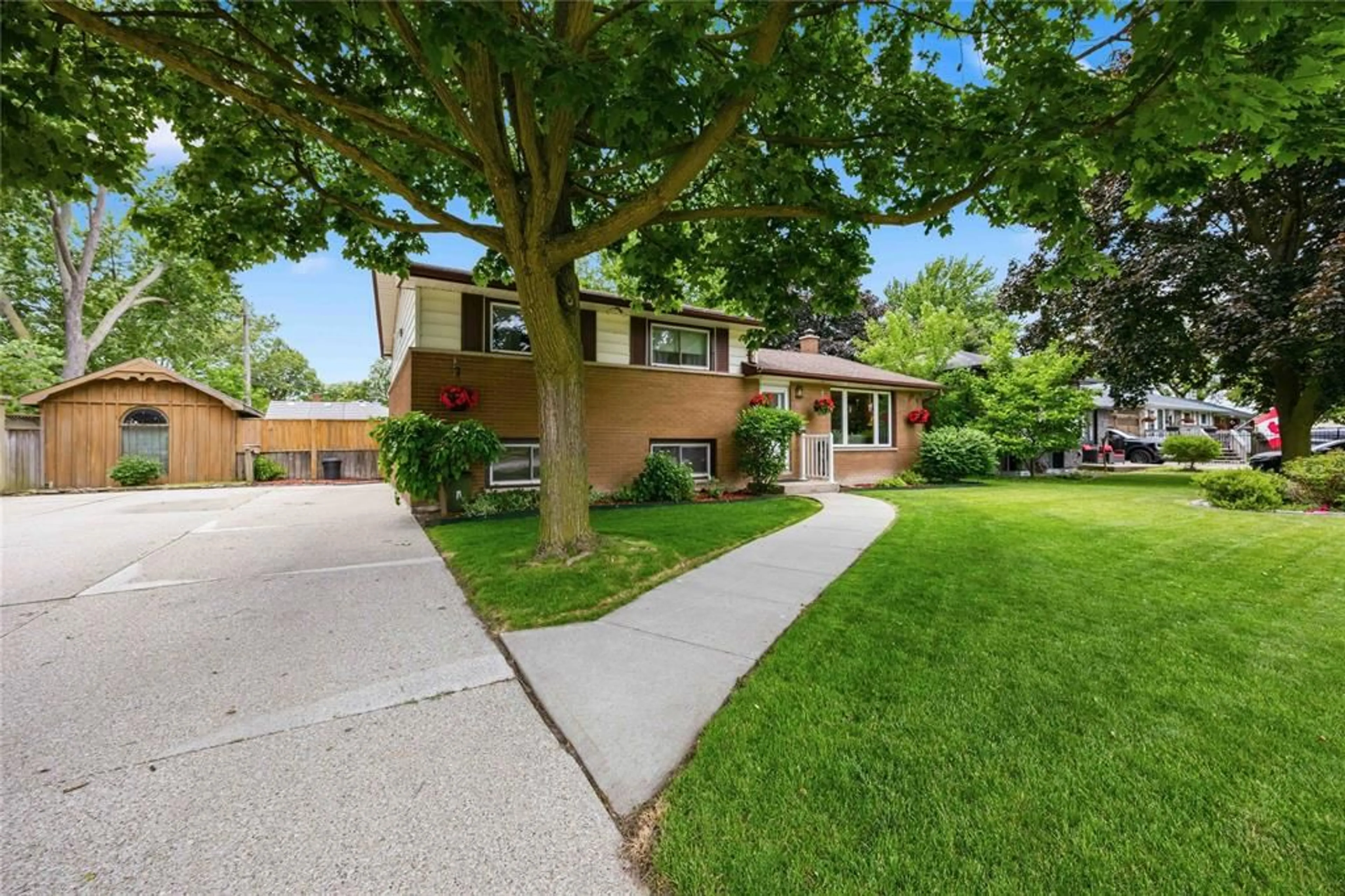 Home with brick exterior material, street for 197 BORDEN St, Sarnia Ontario N7S 1E7