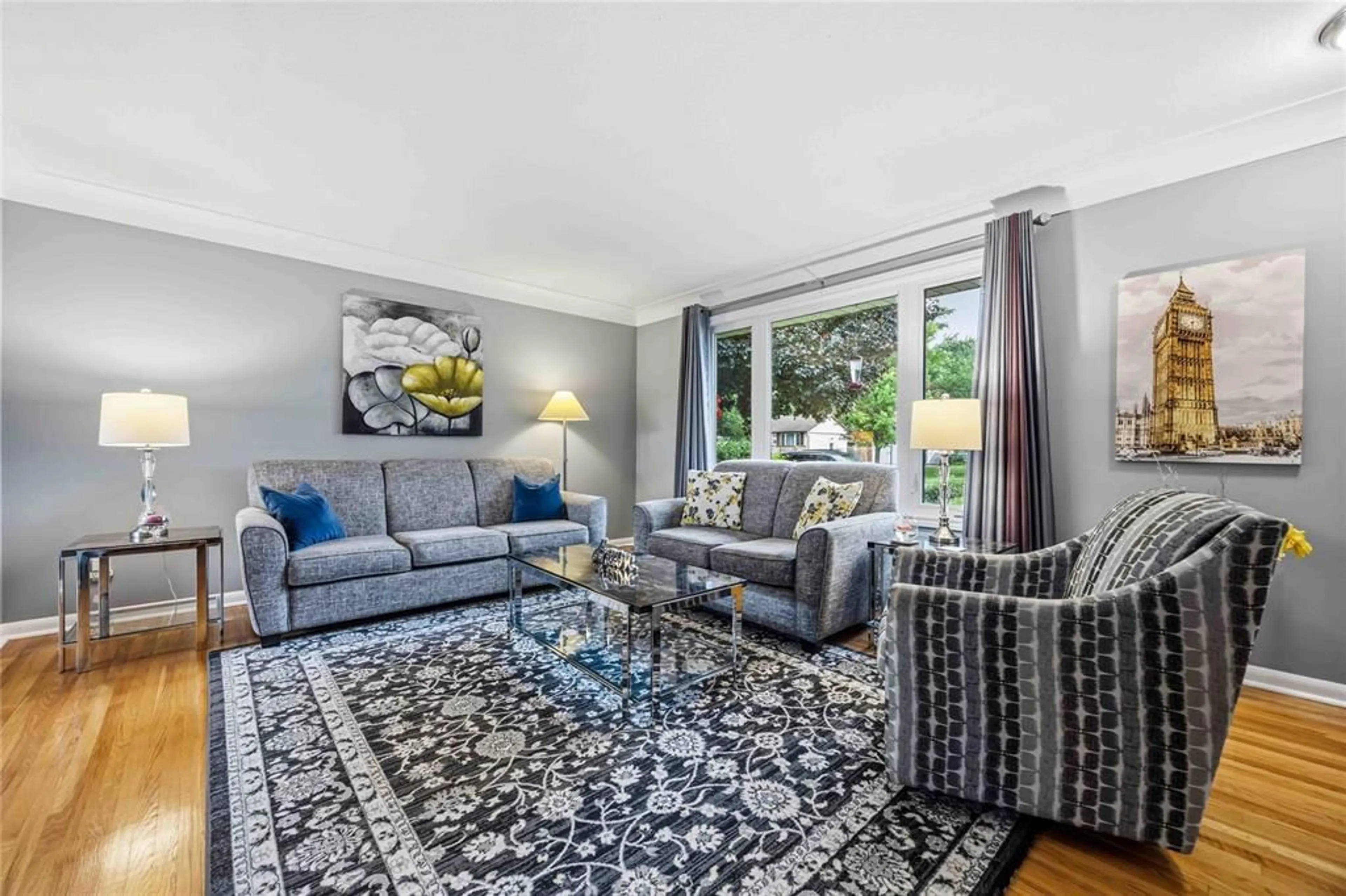 Living room with furniture, unknown for 197 BORDEN St, Sarnia Ontario N7S 1E7