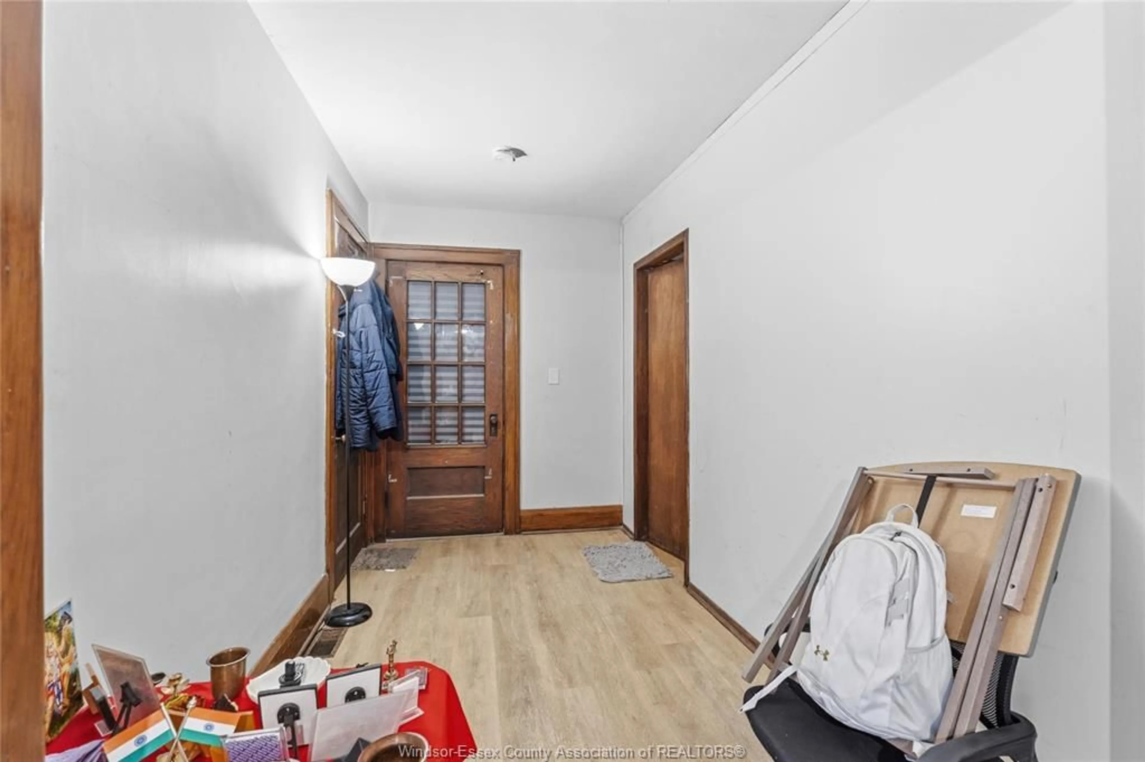Indoor entryway for 326-328 PARTINGTON Ave, Windsor Ontario N9B 2N5