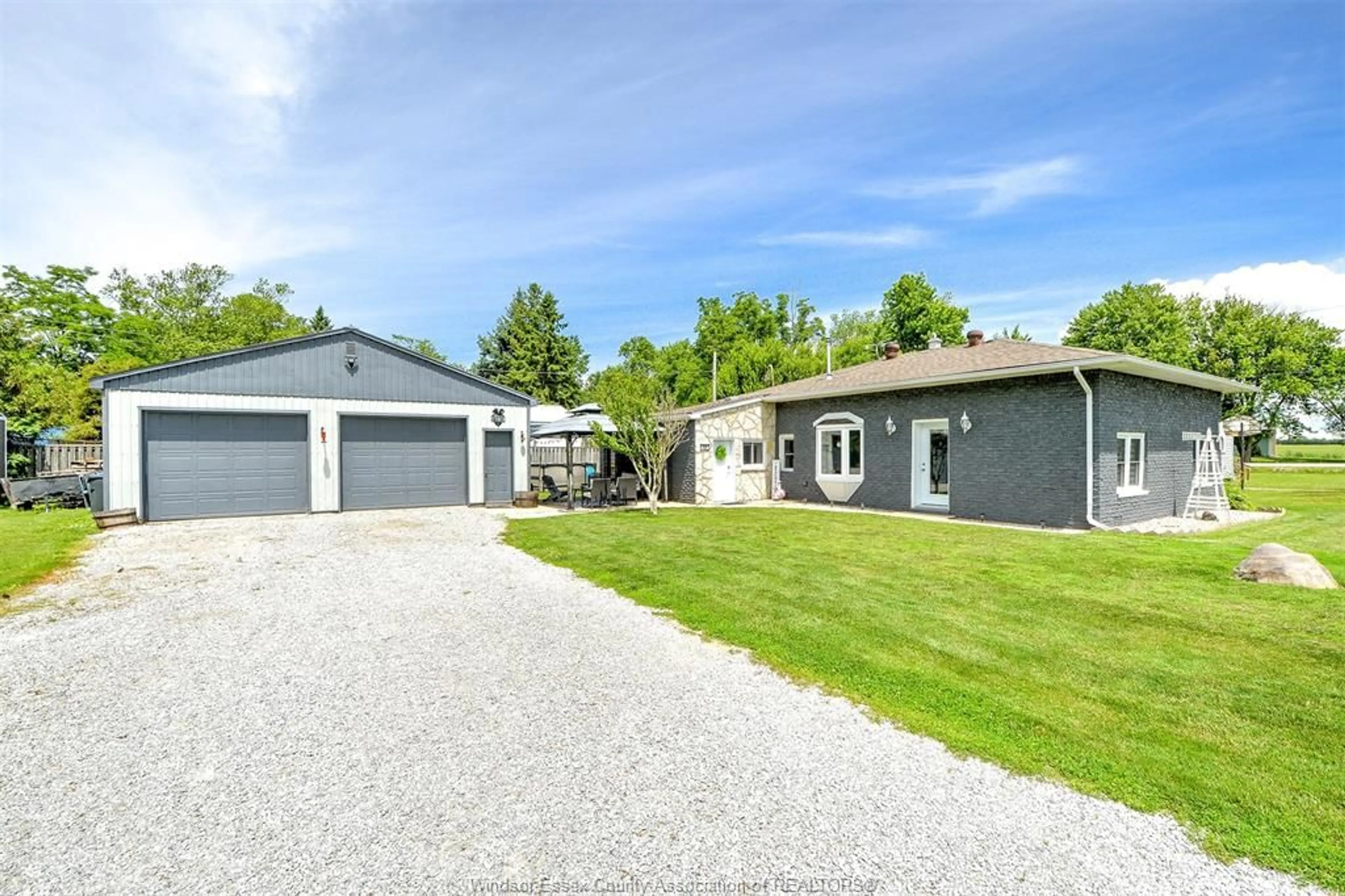 A pic from outside/outdoor area/front of a property/back of a property/a pic from drone, street for 137 BEVERLY Blvd, Colchester Ontario N0R 1G0