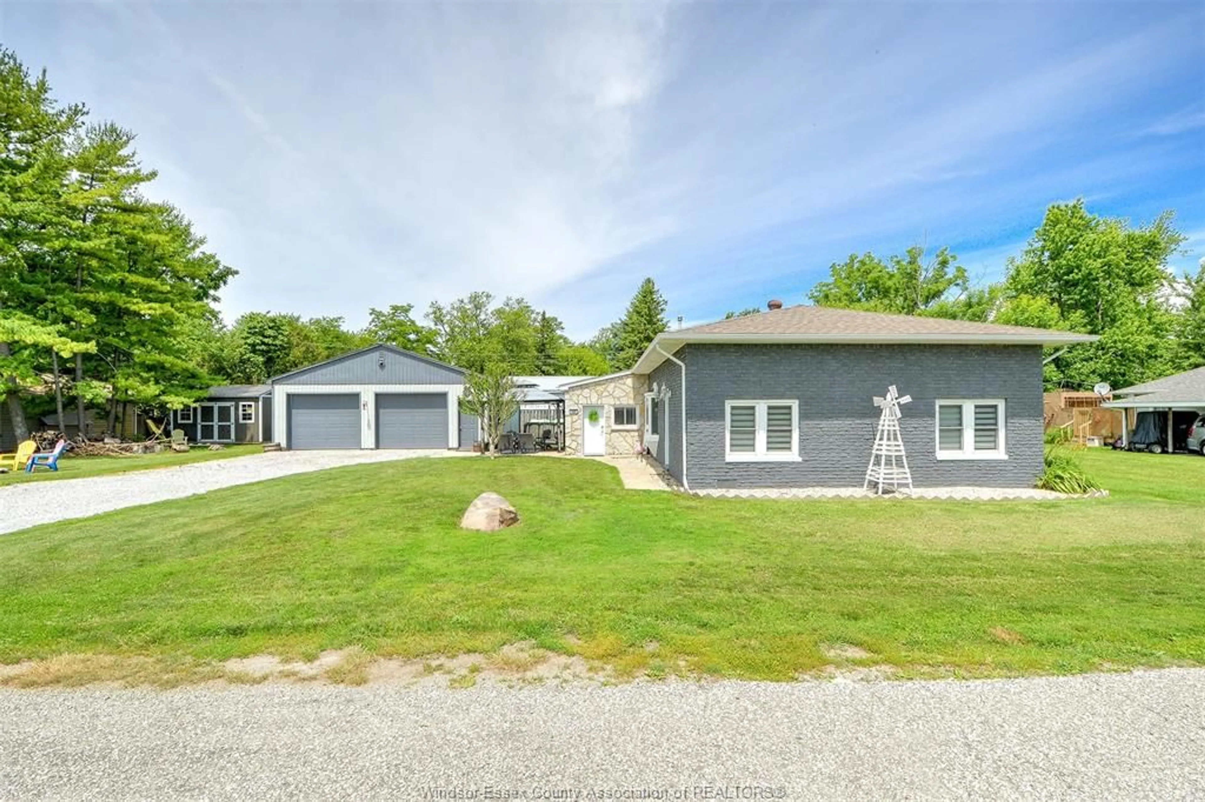 A pic from outside/outdoor area/front of a property/back of a property/a pic from drone, street for 137 BEVERLY Blvd, Colchester Ontario N0R 1G0