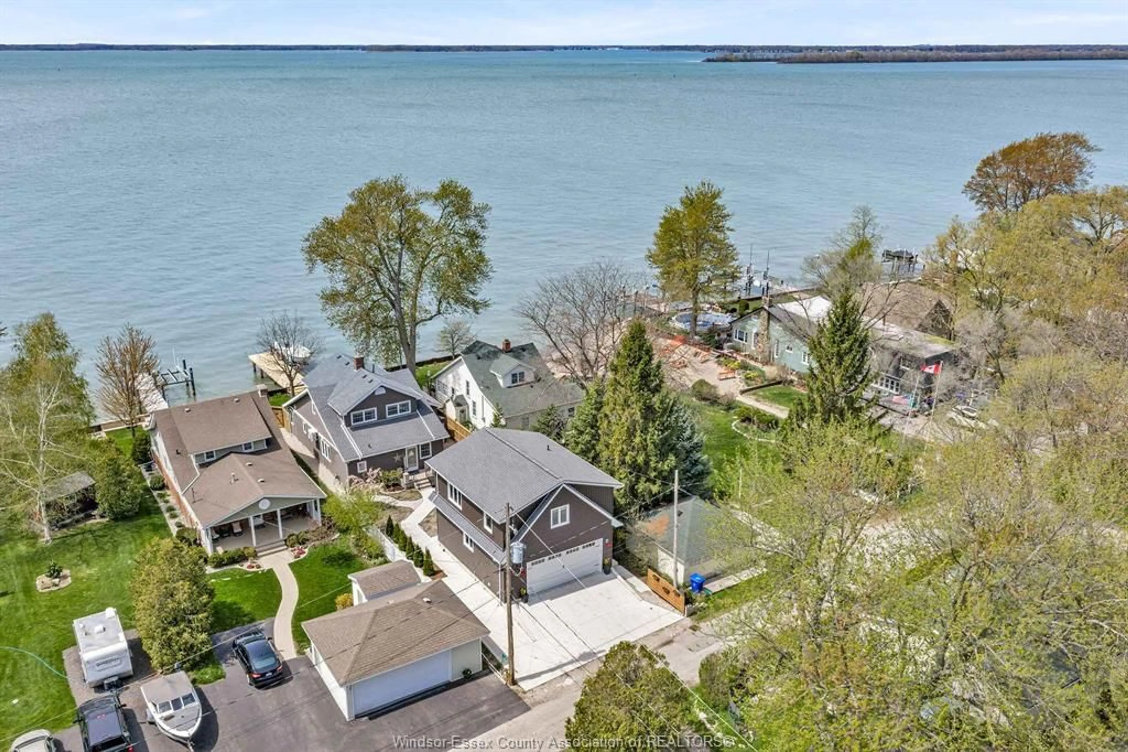 A pic from outside/outdoor area/front of a property/back of a property/a pic from drone, water/lake/river/ocean view for 41 Mickle Dr, Amherstburg Ontario N9V 1V3