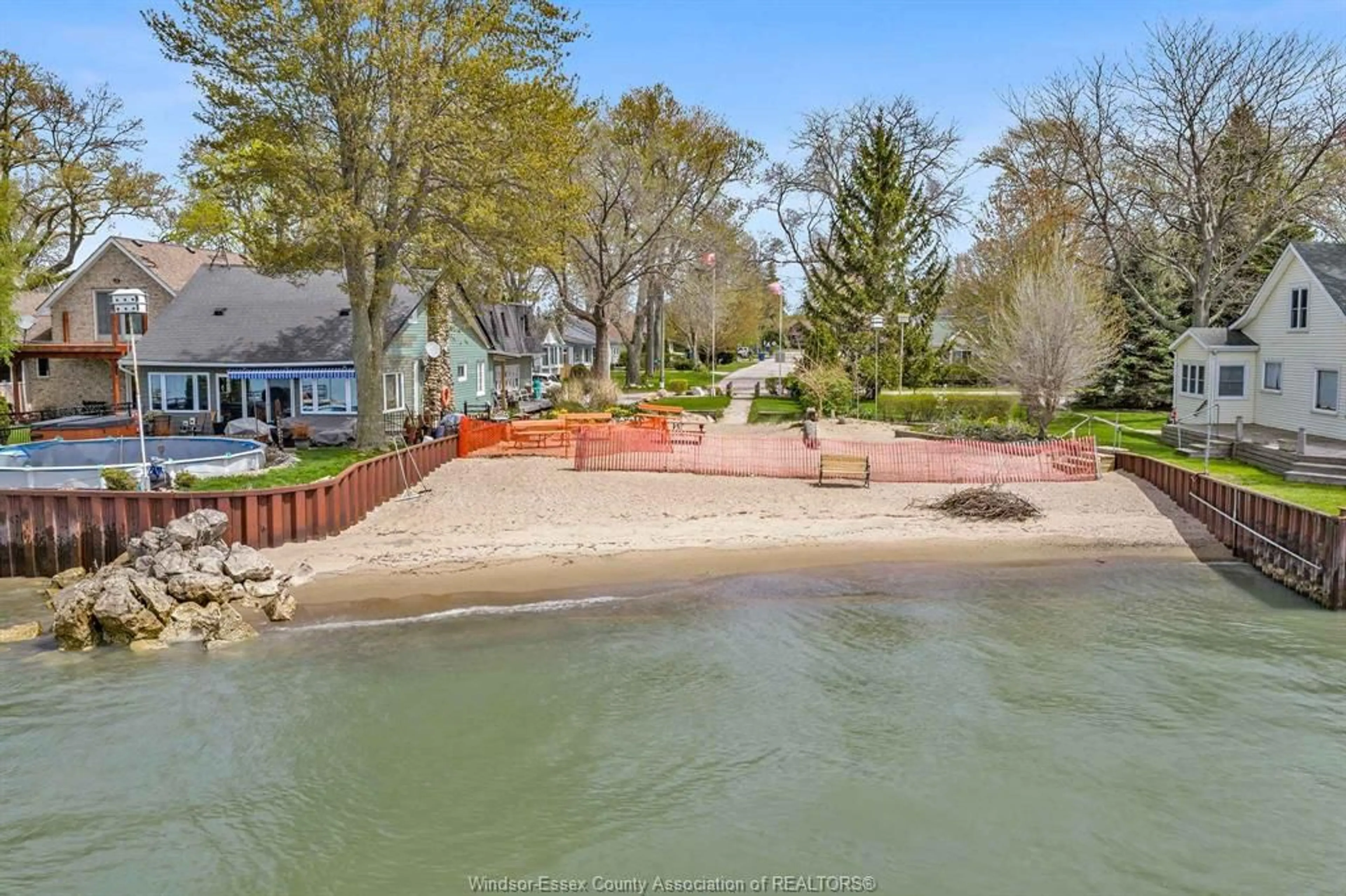 A pic from outside/outdoor area/front of a property/back of a property/a pic from drone, water/lake/river/ocean view for 41 Mickle Dr, Amherstburg Ontario N9V 1V3