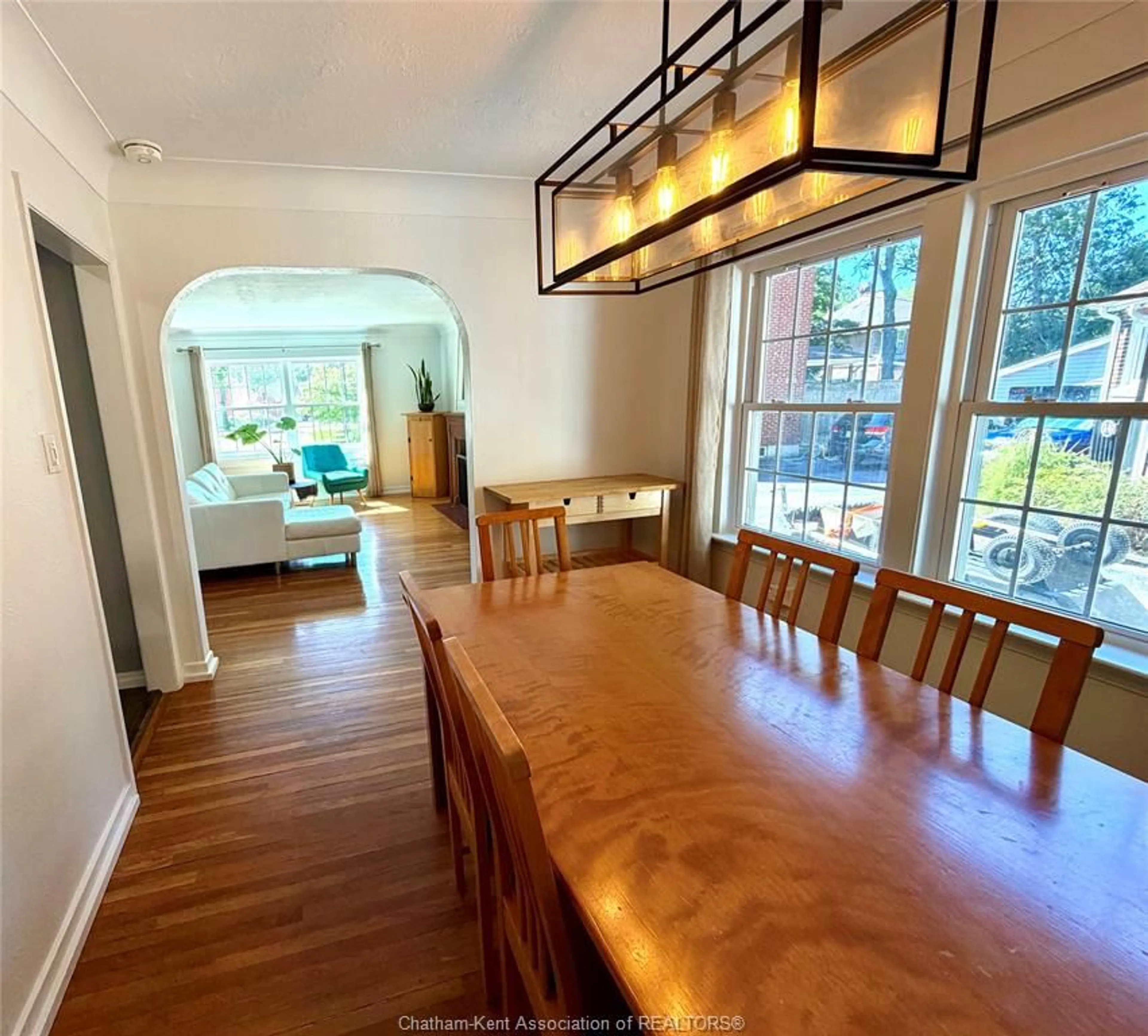 Dining room, wood/laminate floor for 20 Sparks Dr, Chatham Ontario N7M 4J1