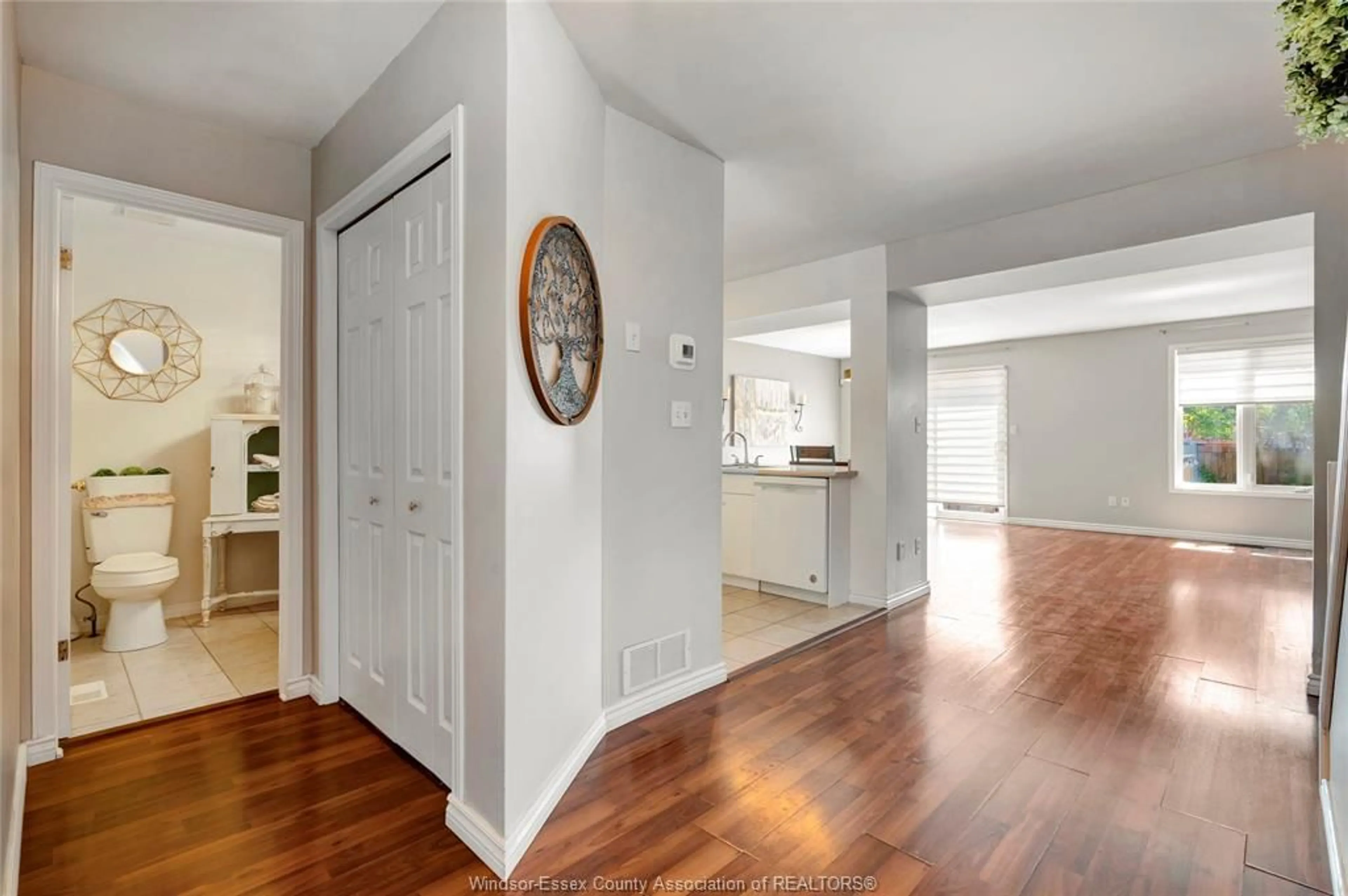 Indoor entryway for 1545 VOLLANS St, LaSalle Ontario N9H 2M9