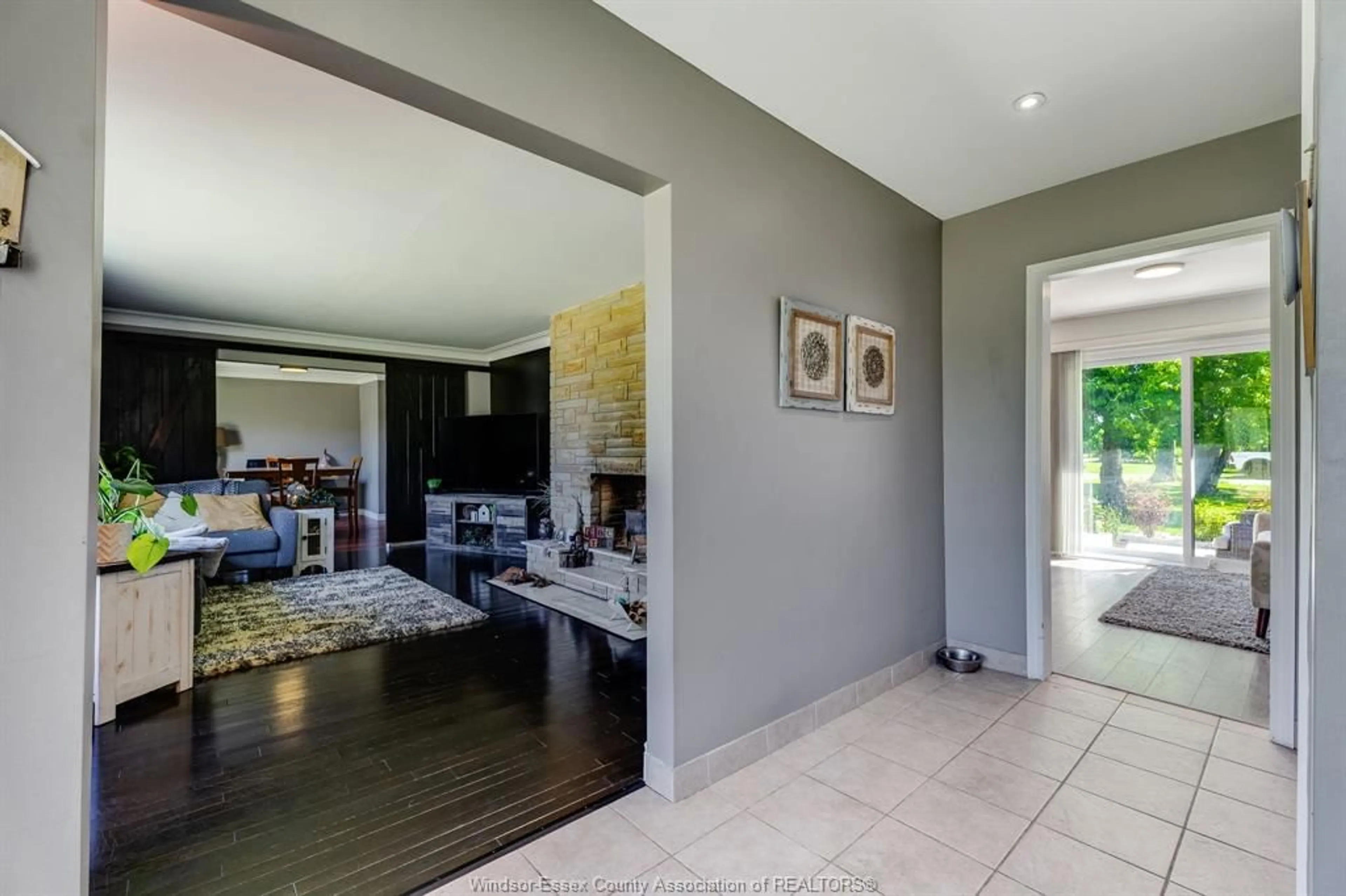 Indoor foyer for 1235 Gesto Sideroad, Essex Ontario N8M 2X6