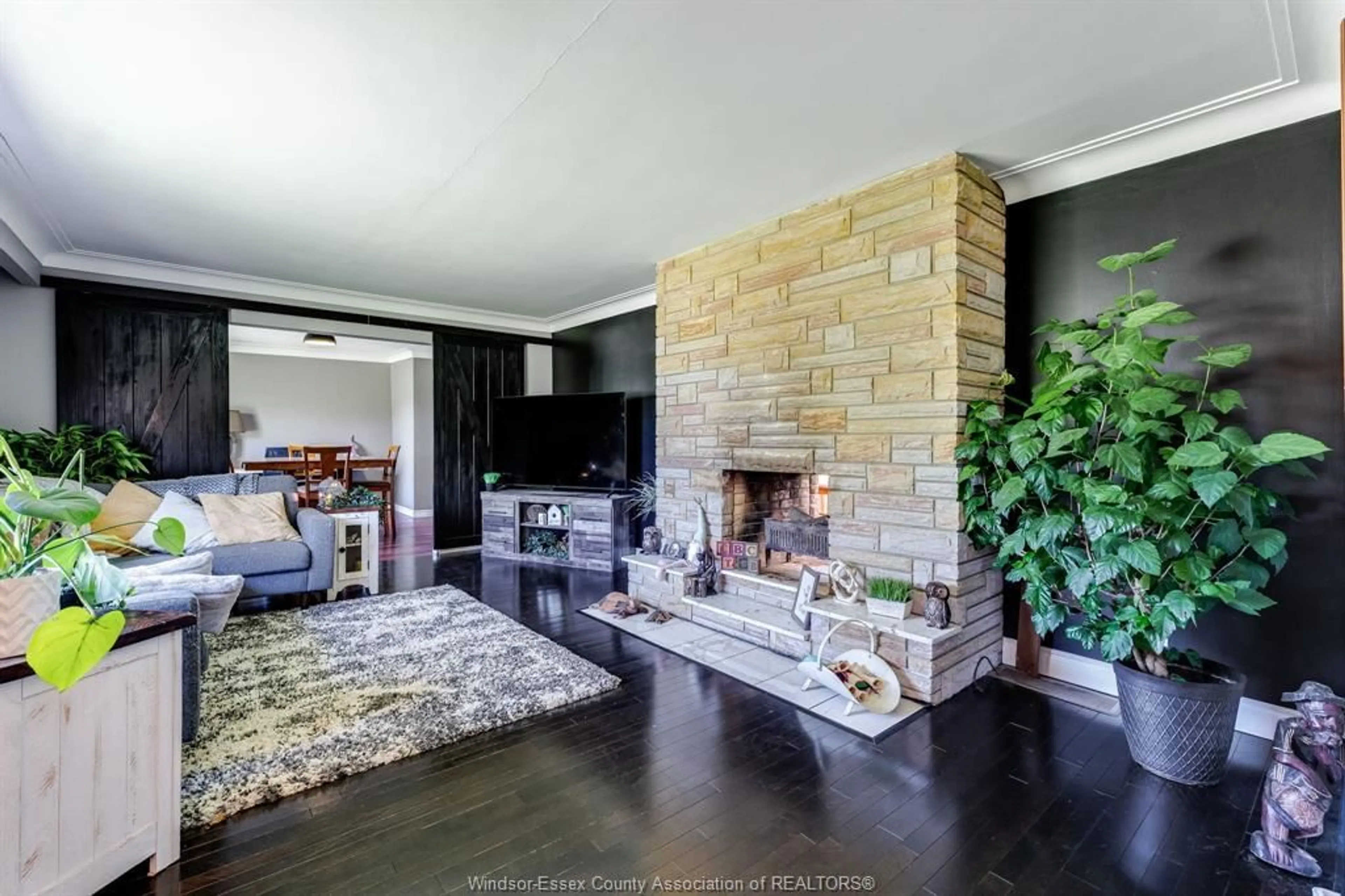 Living room with furniture, unknown for 1235 Gesto Sideroad, Essex Ontario N8M 2X6