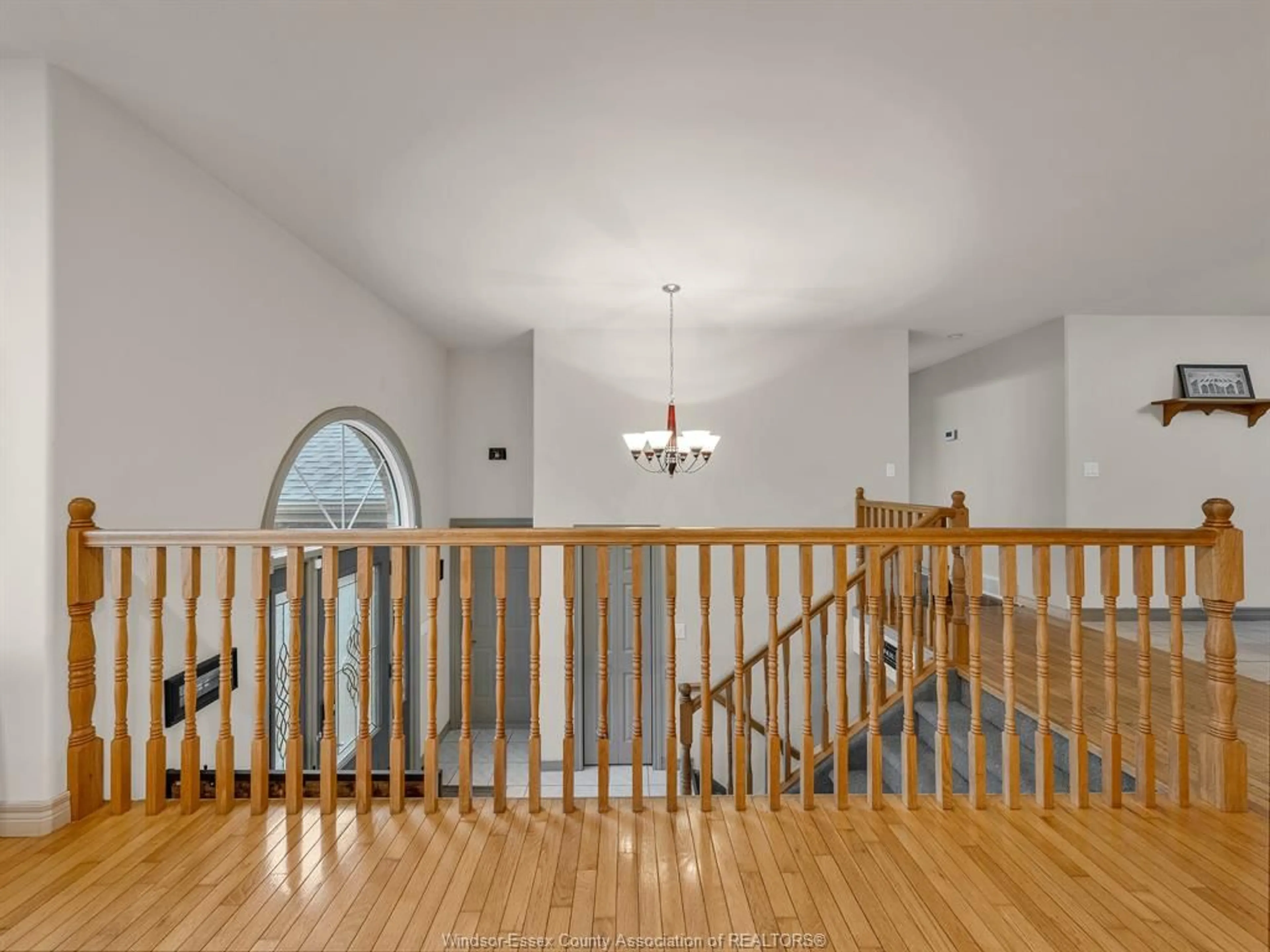 Indoor foyer for 9 Lyle St, Cottam Ontario N0R 1B0