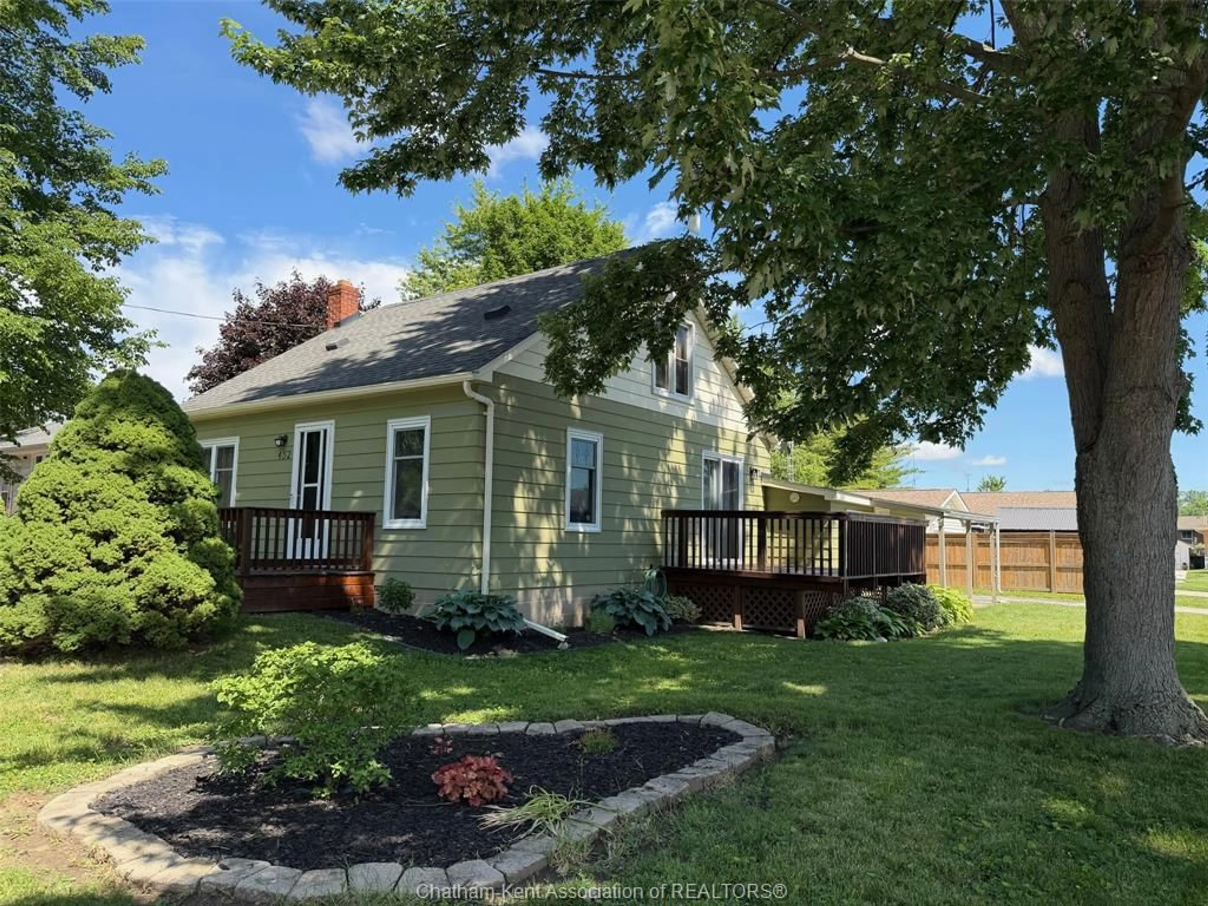 A pic from outside/outdoor area/front of a property/back of a property/a pic from drone, street for 452 John St, Port Lambton Ontario N0P 2B0