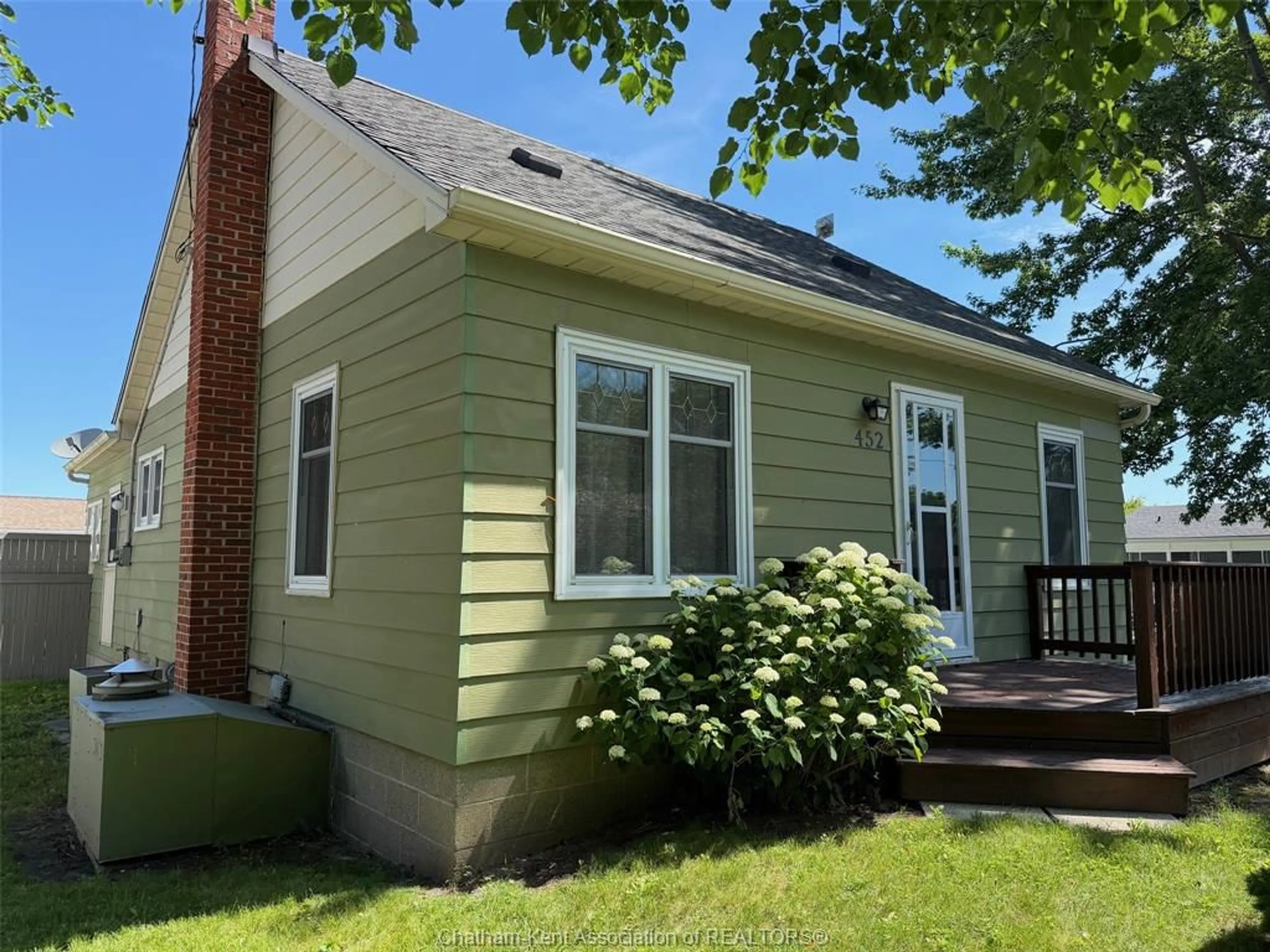 Home with vinyl exterior material, street for 452 John St, Port Lambton Ontario N0P 2B0
